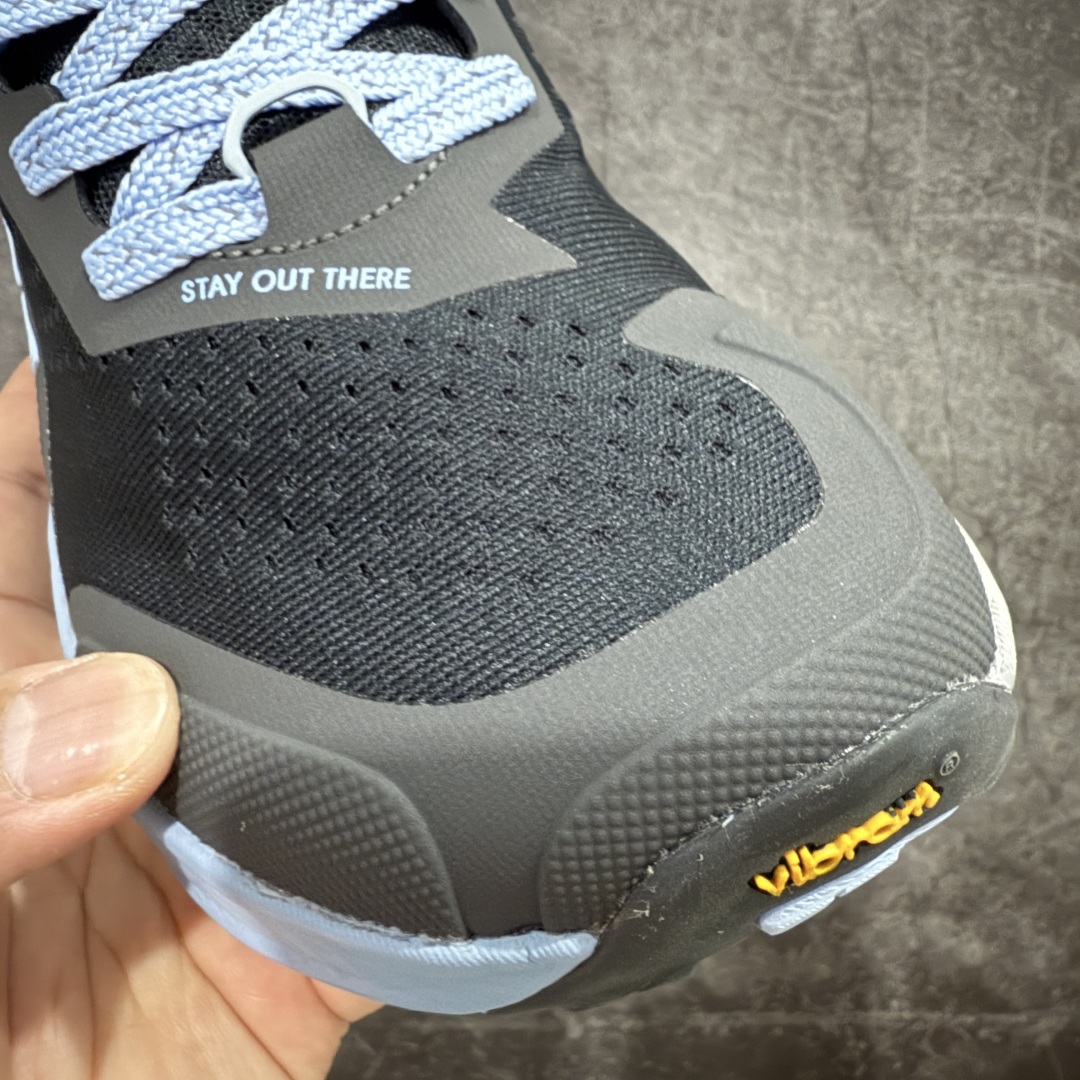 图片[4]-【纯原版】Altra OLYMPUS 6 奥创奥林匹斯六代舒适百搭防滑耐磨低帮户外跑步鞋 2009年，长跑精英运动员Golden Harper在美国犹他州创立了“Altra Footwear”，跑鞋特点是采用舒适的FootShape™M（很适鞋楦）设计和独特的BalancedCushioning™（平衡缓冲）技术，帮助遭受伤病困扰的跑者回归跑步，从而迅速积累起良好的口碑。2011年品牌迅速发展，屡获大奖。2015年开始不仅占据全美跑鞋前十，足迹更是遍布全球。2016年Altra正式进入中国市场，凭借独特的品牌风格以及出色的性能表现，三年来获得越来越多普通跑者的喜爱。销售业绩增长迅速，成为中国越野跑市场占有量前三的跑鞋品牌。 尺码：39 40 40.5 41 42 42.5 43 44 44.5 45-选品中心