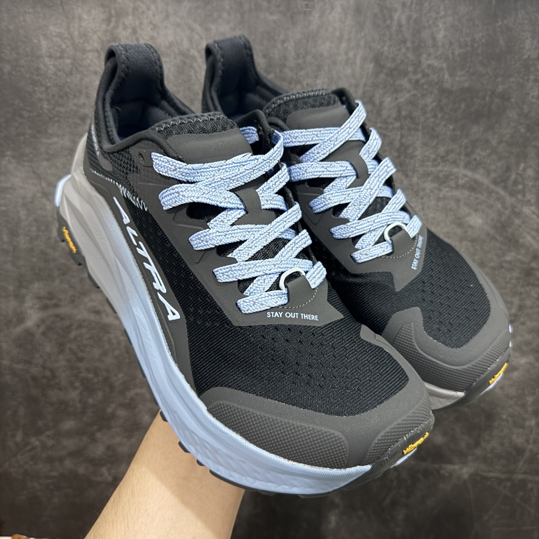 【纯原版】Altra OLYMPUS 6 奥创奥林匹斯六代舒适百搭防滑耐磨低帮户外跑步鞋 2009年,长跑精英运动员Golden Harper在美国犹他州创立了“Altra Footwear”,跑鞋特点是采用舒适的FootShape™M(很适鞋楦)设计和独特的BalancedCushioning™(平衡缓冲)技术,帮助遭受伤病困扰的跑者回归跑步,从而迅速积累起良好的口碑。2011年品牌迅速发展,屡获大奖。2015年开始不仅占据全美跑鞋前十,足迹更是遍布全球。2016年Altra正式进入中国市场,凭借独特的品牌风格以及出色的性能表现,三年来获得越来越多普通跑者的喜爱。销售业绩增长迅速,成为中国越野跑市场占有量前三的跑鞋品牌。 尺码:39 40 40.5 41 42 42.5 43 44 44.5 45-选品中心