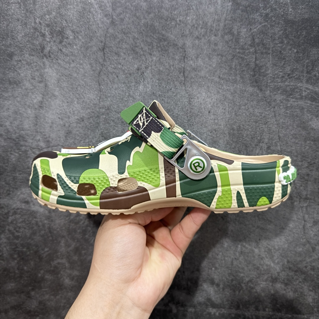 Bape x crocs classic clog卡骆驰 Classic clog 迷彩印花 舒适百搭 洞洞鞋