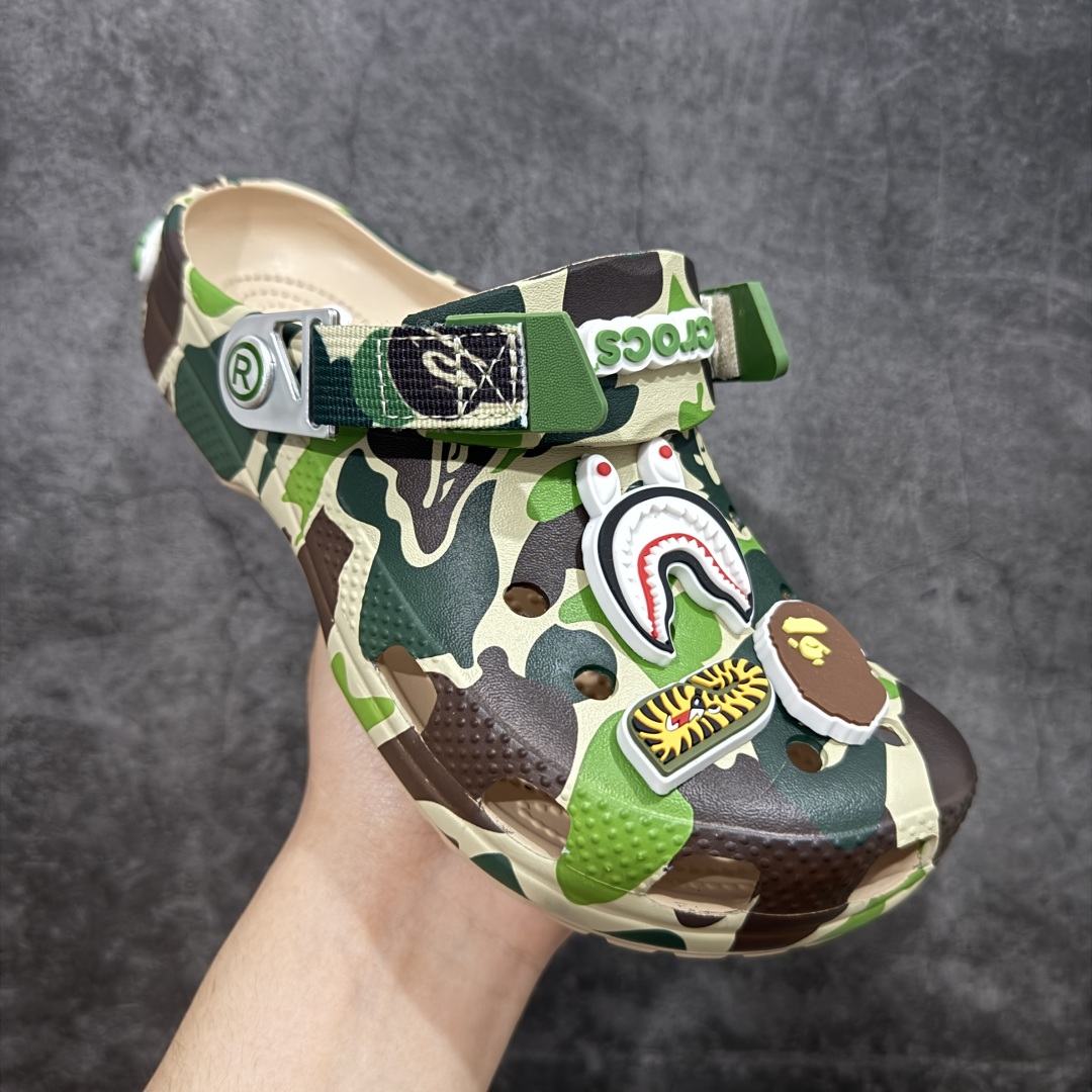 Bape x crocs classic clog卡骆驰 Classic clog 迷彩印花 舒适百搭 洞洞鞋