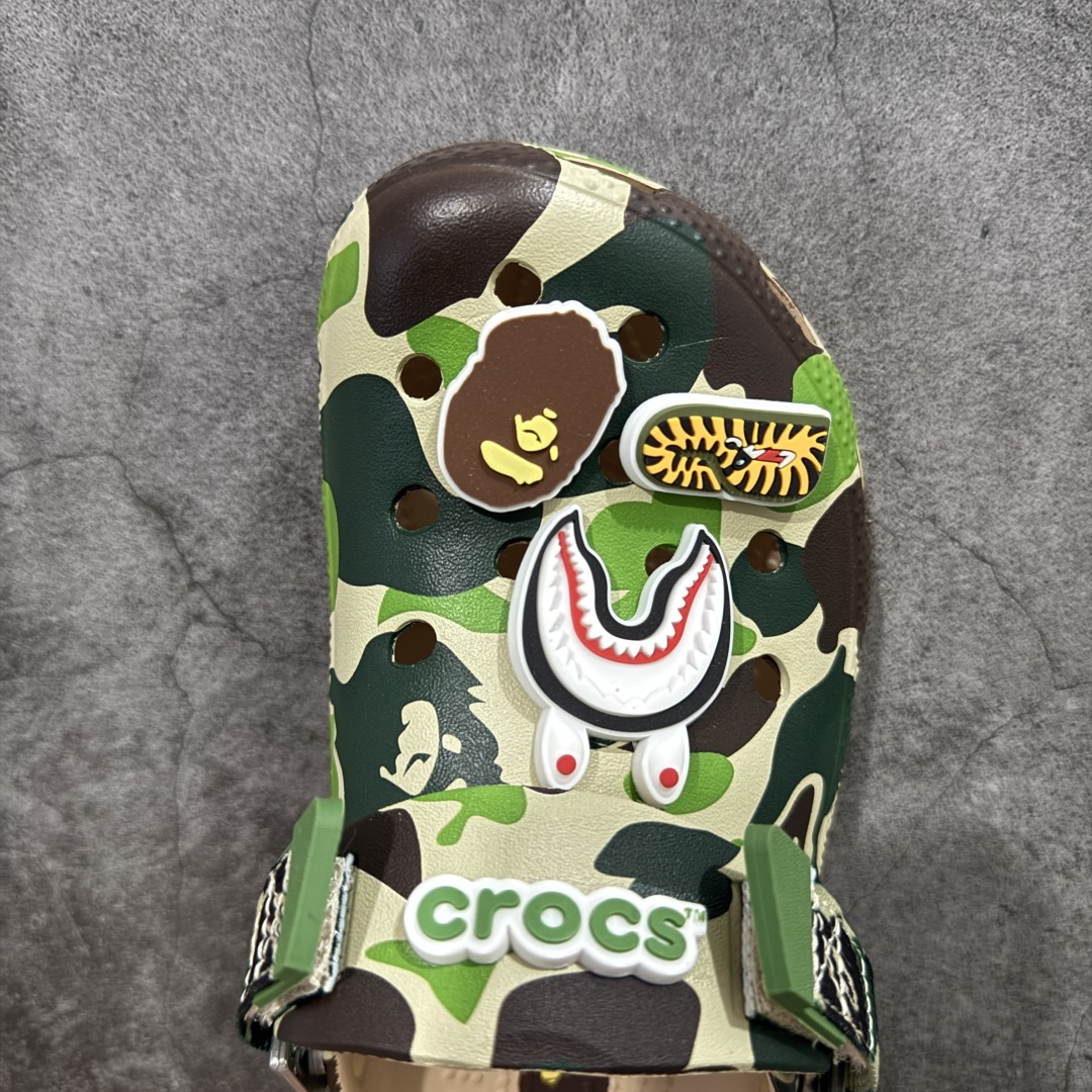 Bape x crocs classic clog卡骆驰 Classic clog 迷彩印花 舒适百搭 洞洞鞋