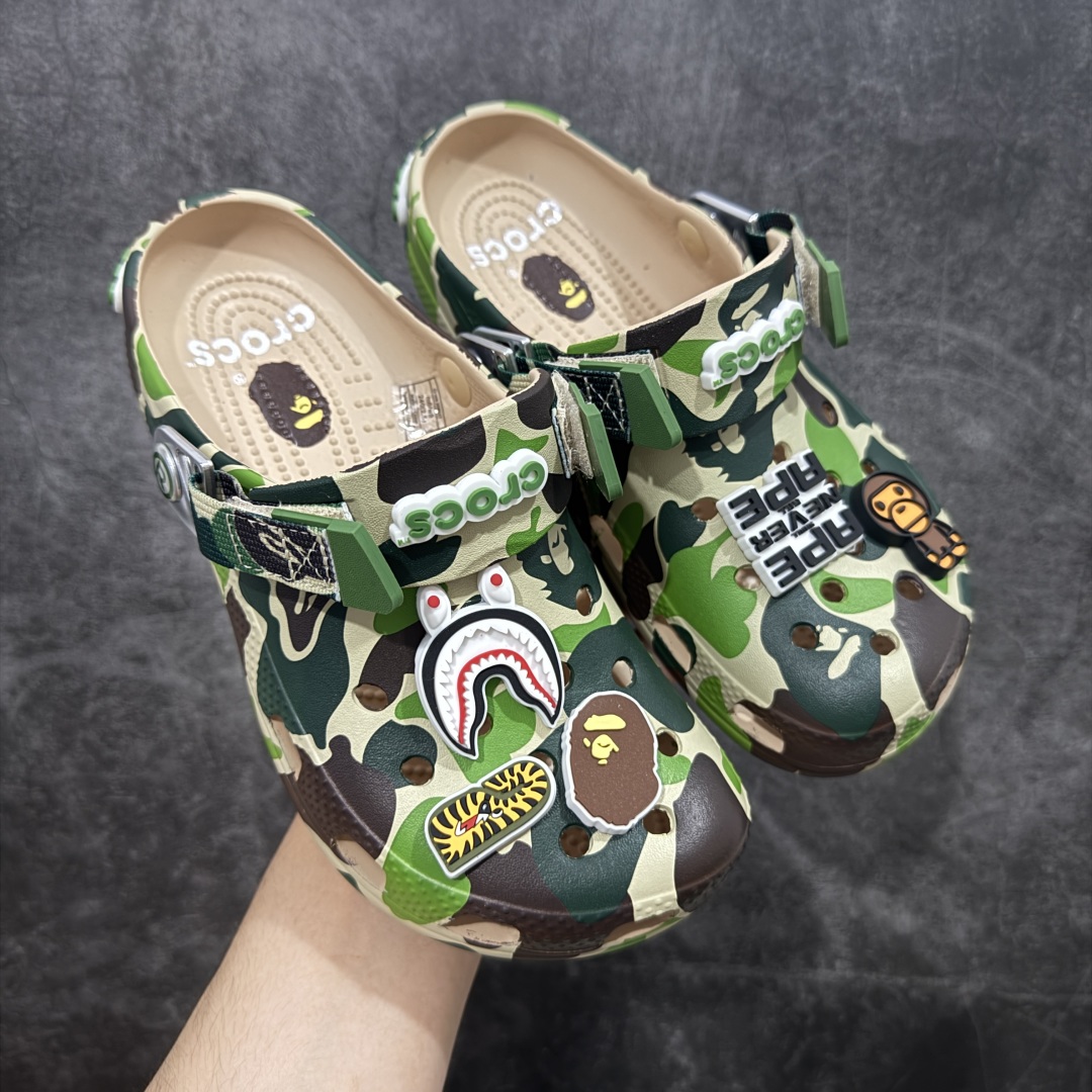 Bape x crocs classic clog卡骆驰 Classic clog 迷彩印花 舒适百搭 洞洞鞋