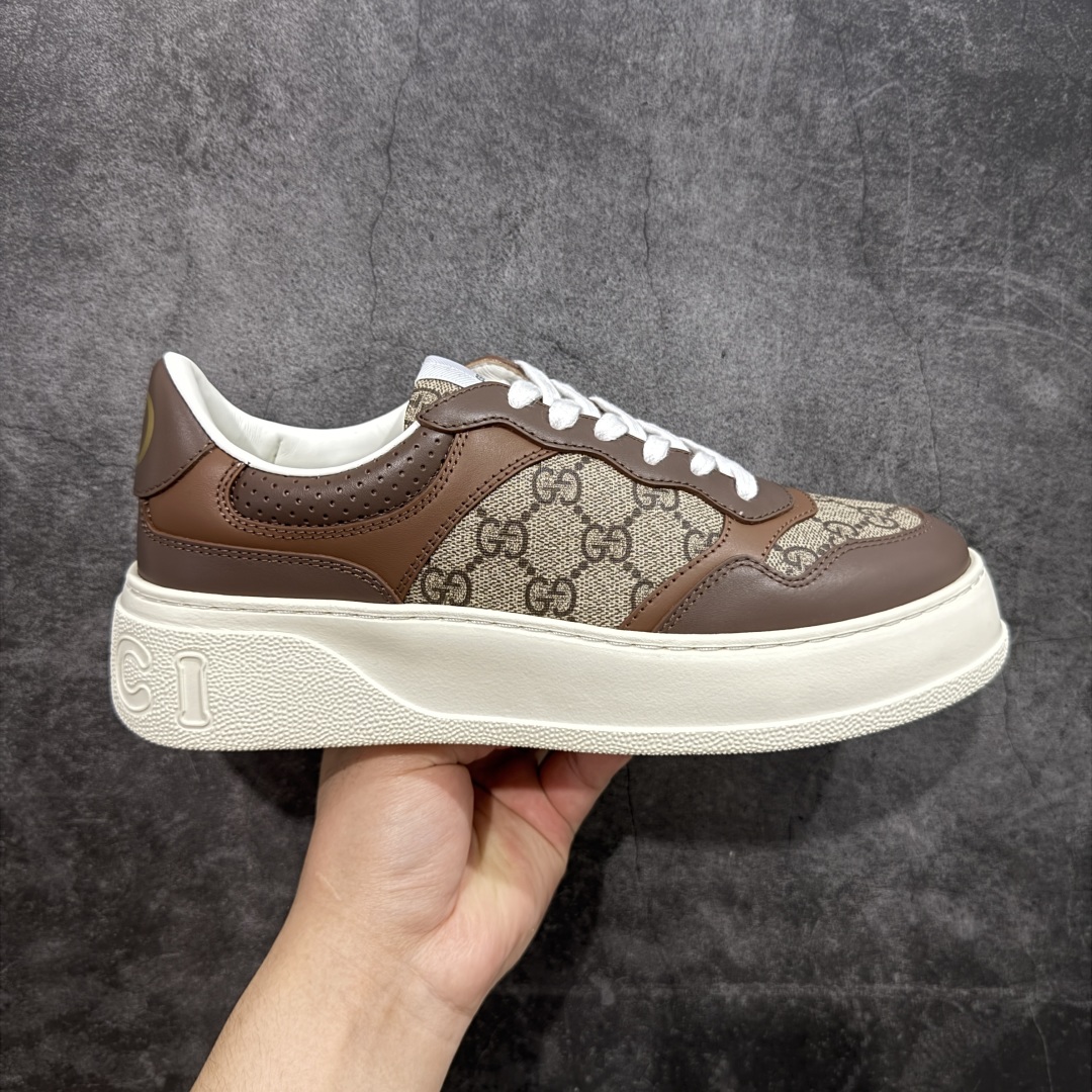 【HS顶级礼盒版】Gucci 2025全新升级版 GG情侣款厚底饼干鞋 小白鞋运动平板鞋 原版原色,配航空礼盒包装 明星 网红 小红书等必定种草打call❤ 原版定制牛皮面料(经典老花布,穿孔,压纹工艺),原版底有大Gucci Logo,后跟还有个GG Logo, 原版定制,超柔软牛皮内里,牛皮垫脚👍 5cm*厚底,经典gucci织带 尺码:40-45-选品中心