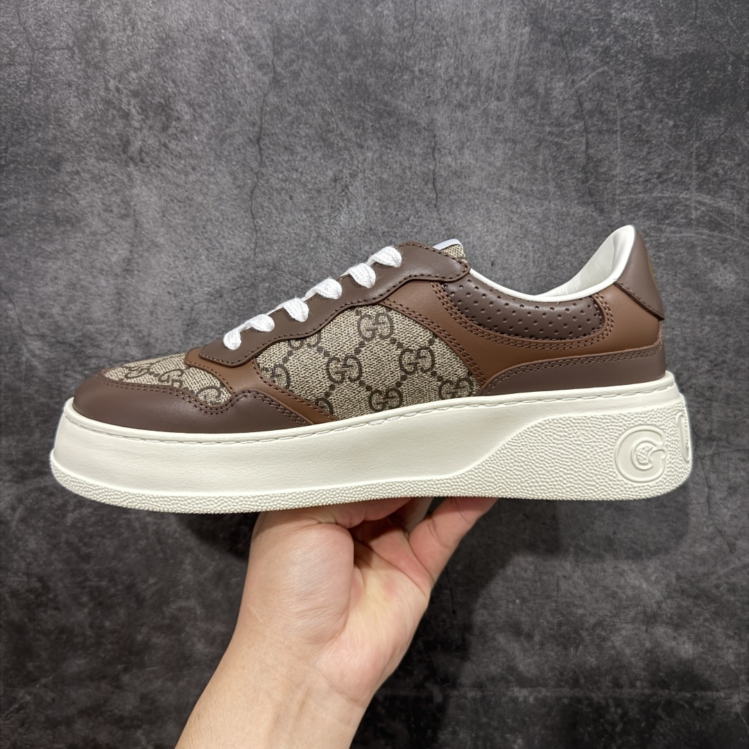 图片[2]-【HS顶级礼盒版】Gucci 2025全新升级版 GG情侣款厚底饼干鞋 小白鞋运动平板鞋 原版原色，配航空礼盒包装 明星 网红 小红书等必定种草打call❤ 原版定制牛皮面料(经典老花布，穿孔，压纹工艺)，原版底有大Gucci Logo，后跟还有个GG Logo， 原版定制，超柔软牛皮内里，牛皮垫脚👍 5cm*厚底，经典gucci织带 尺码：40-45-选品中心
