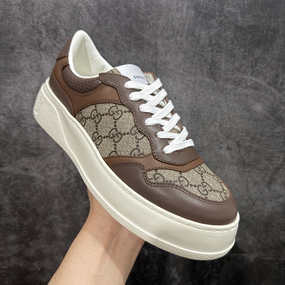 图片[3]-【HS顶级礼盒版】Gucci 2025全新升级版 GG情侣款厚底饼干鞋 小白鞋运动平板鞋 原版原色，配航空礼盒包装 明星 网红 小红书等必定种草打call❤ 原版定制牛皮面料(经典老花布，穿孔，压纹工艺)，原版底有大Gucci Logo，后跟还有个GG Logo， 原版定制，超柔软牛皮内里，牛皮垫脚👍 5cm*厚底，经典gucci织带 尺码：40-45-选品中心