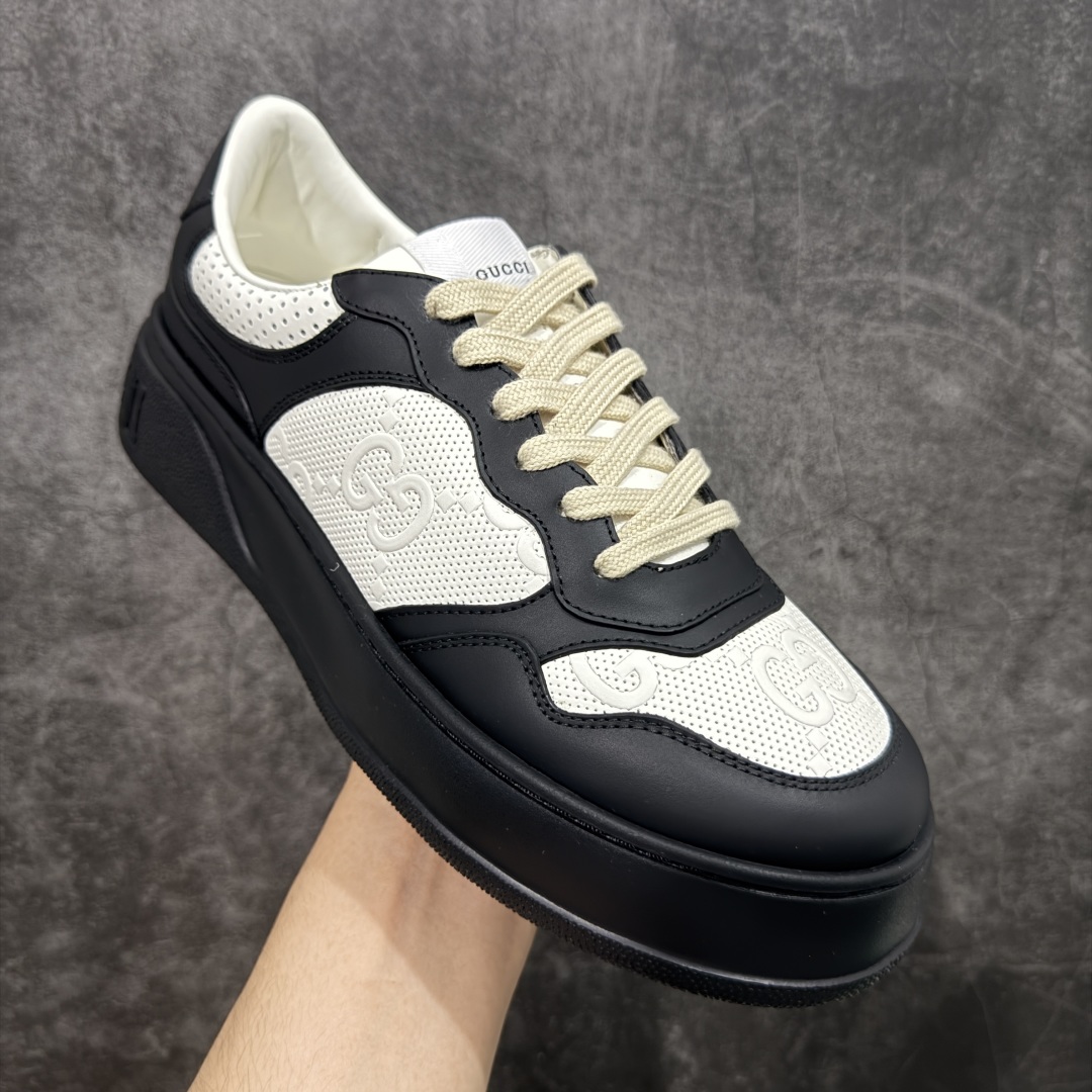 图片[3]-【HS顶级礼盒版】Gucci 2025全新升级版 GG情侣款厚底饼干鞋 小白鞋运动平板鞋 原版原色，配航空礼盒包装 明星 网红 小红书等必定种草打call❤ 原版定制牛皮面料(经典老花布，穿孔，压纹工艺)，原版底有大Gucci Logo，后跟还有个GG Logo， 原版定制，超柔软牛皮内里，牛皮垫脚👍 5cm*厚底，经典gucci织带 尺码：35-45-选品中心