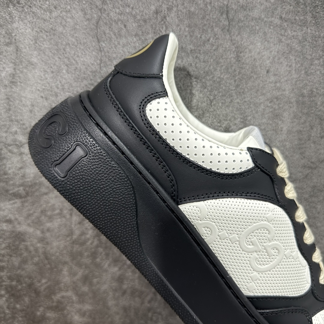 图片[7]-【HS顶级礼盒版】Gucci 2025全新升级版 GG情侣款厚底饼干鞋 小白鞋运动平板鞋 原版原色，配航空礼盒包装 明星 网红 小红书等必定种草打call❤ 原版定制牛皮面料(经典老花布，穿孔，压纹工艺)，原版底有大Gucci Logo，后跟还有个GG Logo， 原版定制，超柔软牛皮内里，牛皮垫脚👍 5cm*厚底，经典gucci织带 尺码：35-45-选品中心