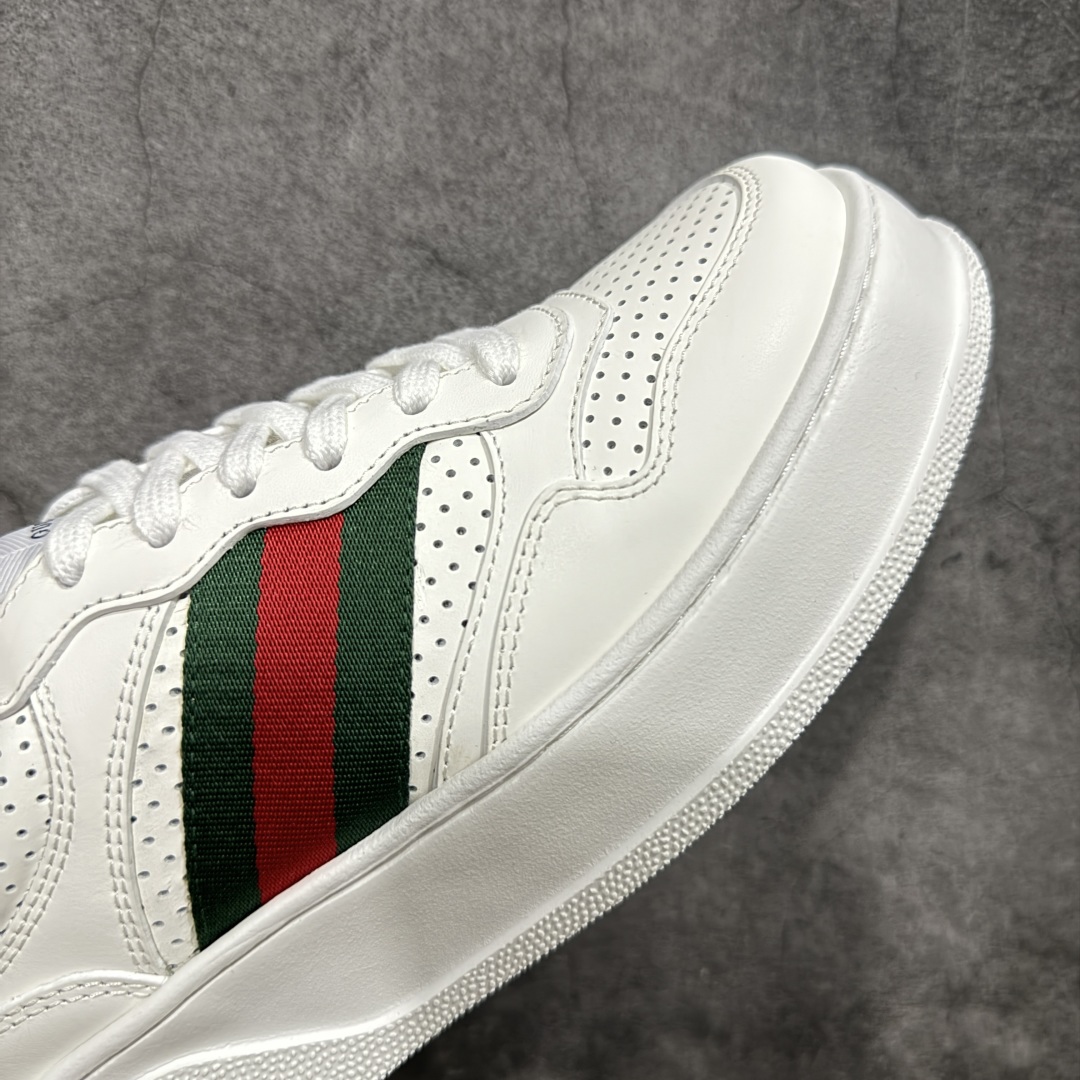图片[6]-【HS顶级礼盒版】Gucci 2025全新升级版 GG情侣款厚底饼干鞋 小白鞋运动平板鞋 原版原色，配航空礼盒包装 明星 网红 小红书等必定种草打call❤ 原版定制牛皮面料(经典老花布，穿孔，压纹工艺)，原版底有大Gucci Logo，后跟还有个GG Logo， 原版定制，超柔软牛皮内里，牛皮垫脚👍 5cm*厚底，经典gucci织带 尺码：35-45-选品中心