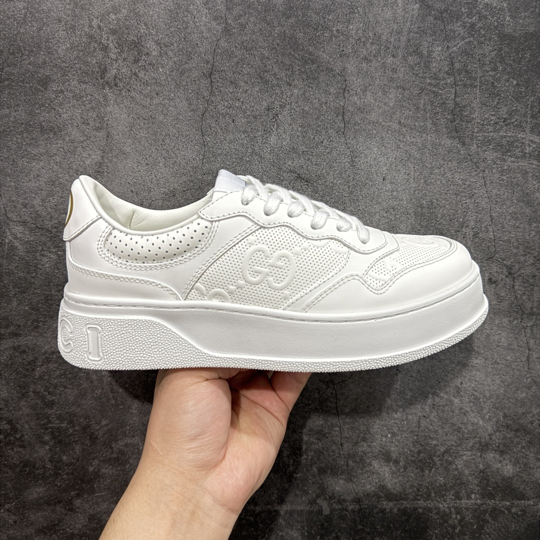 【HS顶级礼盒版】Gucci 2025全新升级版 GG情侣款厚底饼干鞋 小白鞋运动平板鞋 原版原色,配航空礼盒包装 明星 网红 小红书等必定种草打call❤ 原版定制牛皮面料(经典老花布,穿孔,压纹工艺),原版底有大Gucci Logo,后跟还有个GG Logo, 原版定制,超柔软牛皮内里,牛皮垫脚👍 5cm*厚底,经典gucci织带 尺码:35-45-选品中心