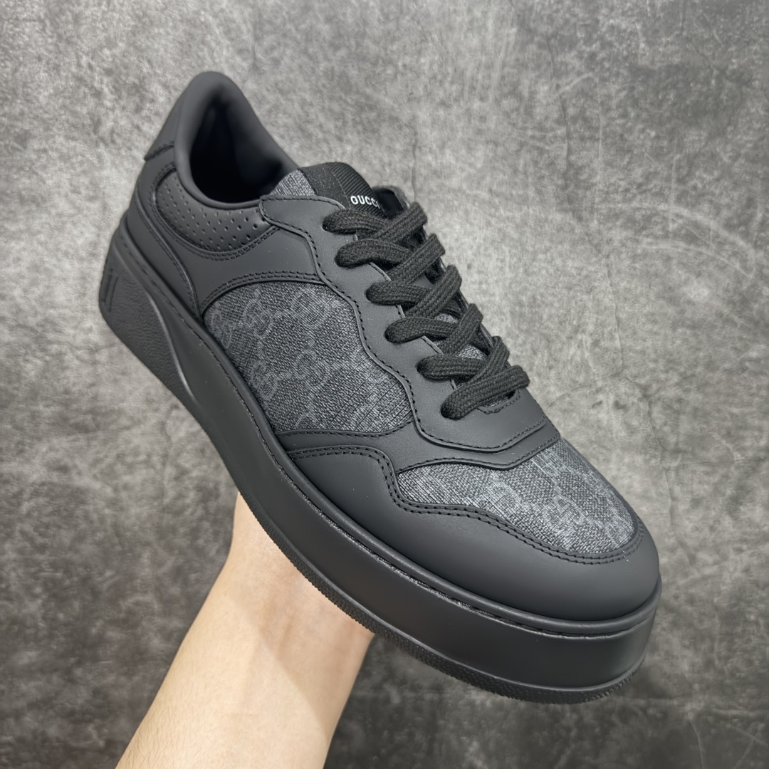 图片[3]-【HS顶级礼盒版】Gucci 2025全新升级版 GG情侣款厚底饼干鞋 小白鞋运动平板鞋 原版原色，配航空礼盒包装 明星 网红 小红书等必定种草打call❤ 原版定制牛皮面料(经典老花布，穿孔，压纹工艺)，原版底有大Gucci Logo，后跟还有个GG Logo， 原版定制，超柔软牛皮内里，牛皮垫脚👍 5cm*厚底，经典gucci织带 尺码：40-45-选品中心