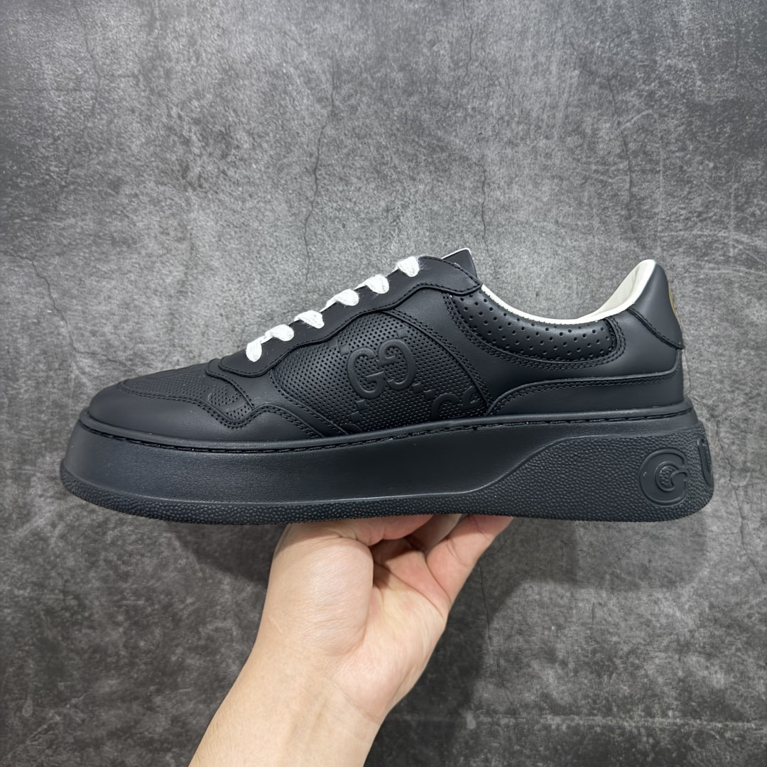 图片[2]-【HS顶级礼盒版】Gucci 2025全新升级版 GG情侣款厚底饼干鞋 小白鞋运动平板鞋 原版原色，配航空礼盒包装 明星 网红 小红书等必定种草打call❤ 原版定制牛皮面料(经典老花布，穿孔，压纹工艺)，原版底有大Gucci Logo，后跟还有个GG Logo， 原版定制，超柔软牛皮内里，牛皮垫脚👍 5cm*厚底，经典gucci织带 尺码：40-45-选品中心