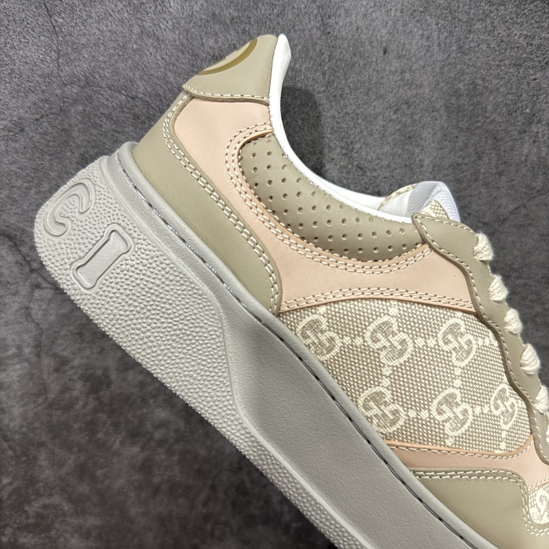 图片[7]-【HS顶级礼盒版】Gucci 2025全新升级版 GG情侣款厚底饼干鞋 小白鞋运动平板鞋 原版原色，配航空礼盒包装 明星 网红 小红书等必定种草打call❤ 原版定制牛皮面料(经典老花布，穿孔，压纹工艺)，原版底有大Gucci Logo，后跟还有个GG Logo， 原版定制，超柔软牛皮内里，牛皮垫脚👍 5cm*厚底，经典gucci织带 尺码：35-39-选品中心