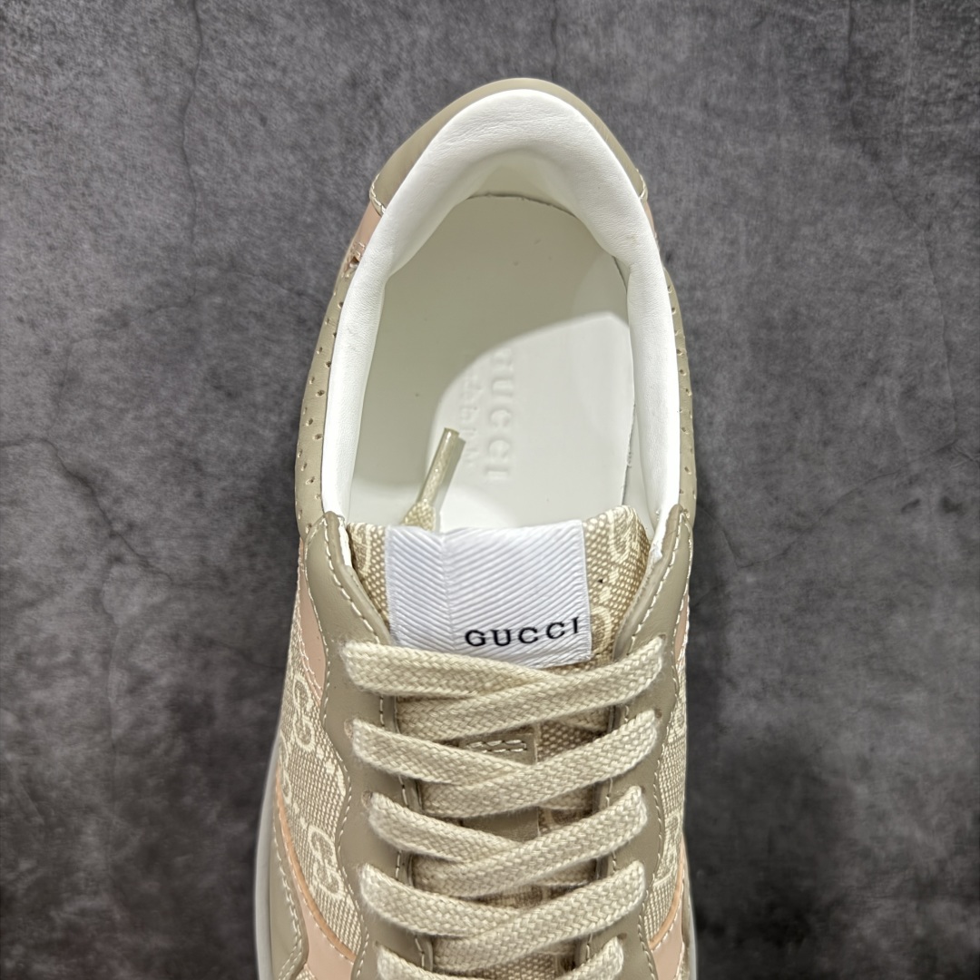 图片[8]-【HS顶级礼盒版】Gucci 2025全新升级版 GG情侣款厚底饼干鞋 小白鞋运动平板鞋 原版原色，配航空礼盒包装 明星 网红 小红书等必定种草打call❤ 原版定制牛皮面料(经典老花布，穿孔，压纹工艺)，原版底有大Gucci Logo，后跟还有个GG Logo， 原版定制，超柔软牛皮内里，牛皮垫脚👍 5cm*厚底，经典gucci织带 尺码：35-39-选品中心