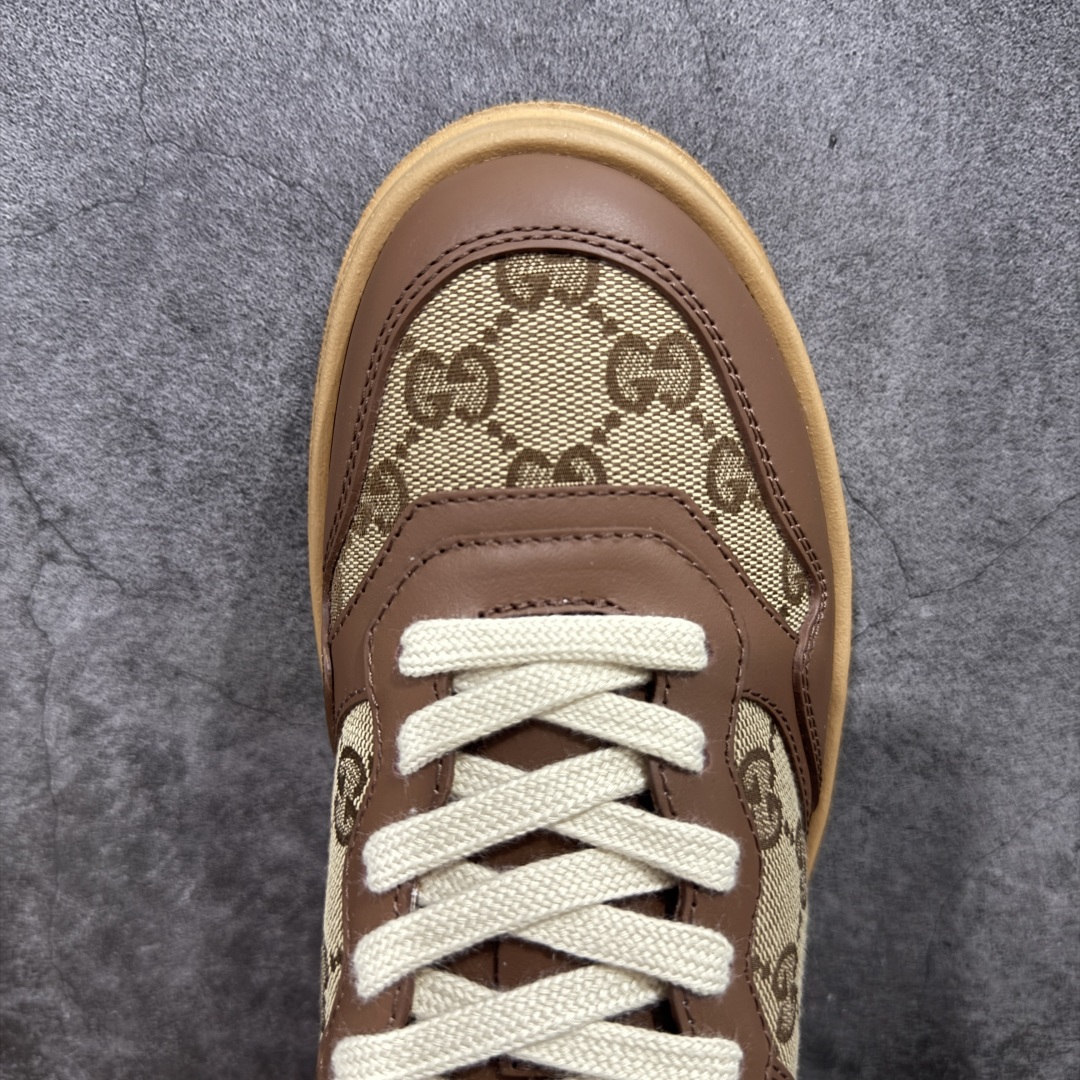 图片[5]-【HS顶级礼盒版】Gucci 2025全新升级版 GG情侣款厚底饼干鞋 小白鞋运动平板鞋 原版原色，配航空礼盒包装 明星 网红 小红书等必定种草打call❤ 原版定制牛皮面料(经典老花布，穿孔，压纹工艺)，原版底有大Gucci Logo，后跟还有个GG Logo， 原版定制，超柔软牛皮内里，牛皮垫脚👍 5cm*厚底，经典gucci织带 尺码：35-45-选品中心