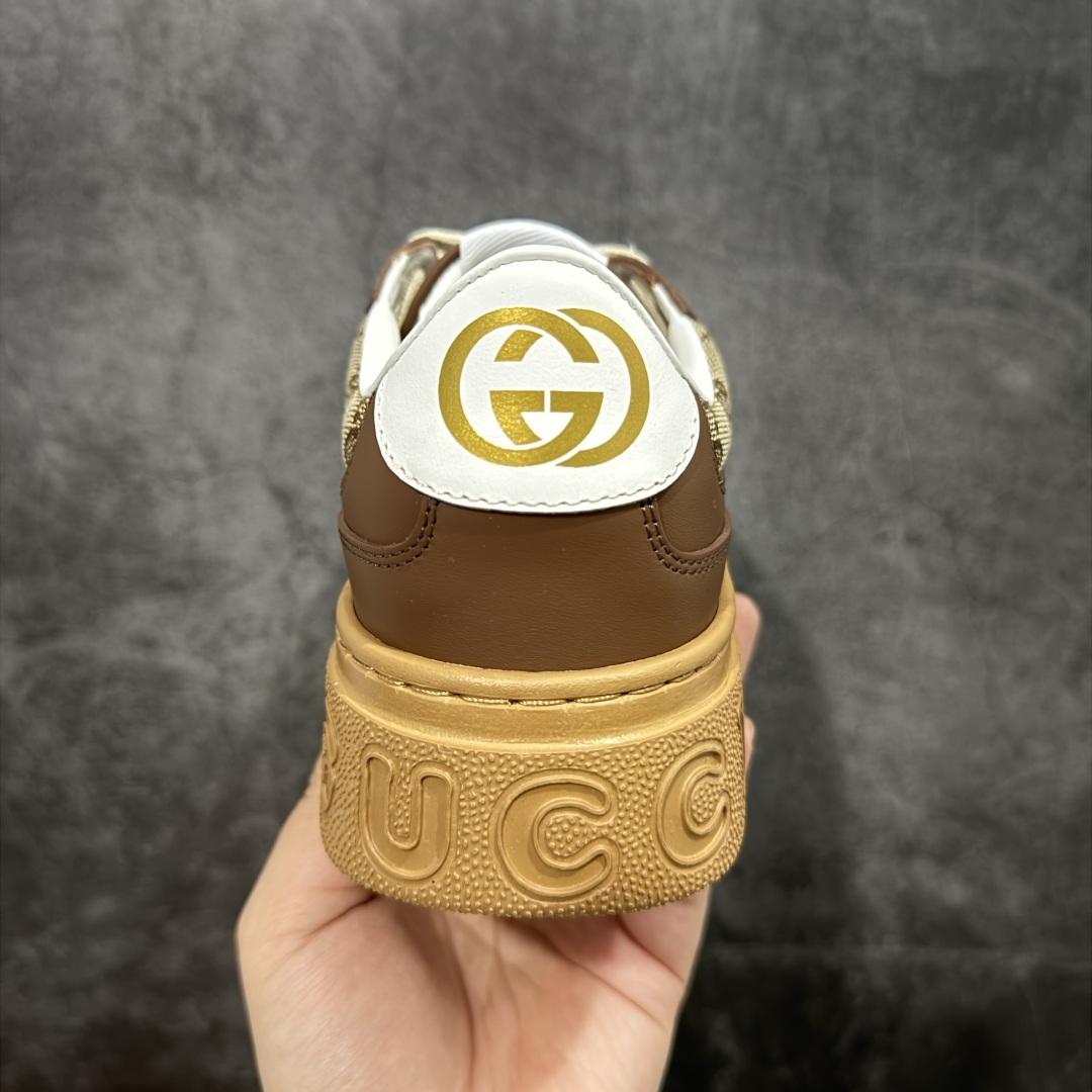 图片[4]-【HS顶级礼盒版】Gucci 2025全新升级版 GG情侣款厚底饼干鞋 小白鞋运动平板鞋 原版原色，配航空礼盒包装 明星 网红 小红书等必定种草打call❤ 原版定制牛皮面料(经典老花布，穿孔，压纹工艺)，原版底有大Gucci Logo，后跟还有个GG Logo， 原版定制，超柔软牛皮内里，牛皮垫脚👍 5cm*厚底，经典gucci织带 尺码：35-45-选品中心
