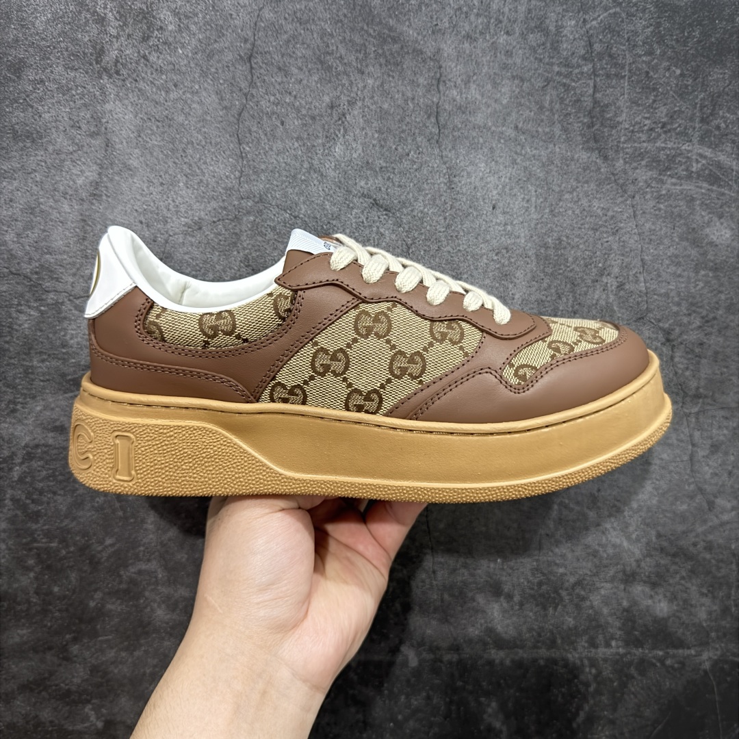 【HS顶级礼盒版】Gucci 2025全新升级版 GG情侣款厚底饼干鞋 小白鞋运动平板鞋 原版原色,配航空礼盒包装 明星 网红 小红书等必定种草打call❤ 原版定制牛皮面料(经典老花布,穿孔,压纹工艺),原版底有大Gucci Logo,后跟还有个GG Logo, 原版定制,超柔软牛皮内里,牛皮垫脚👍 5cm*厚底,经典gucci织带 尺码:35-45-选品中心