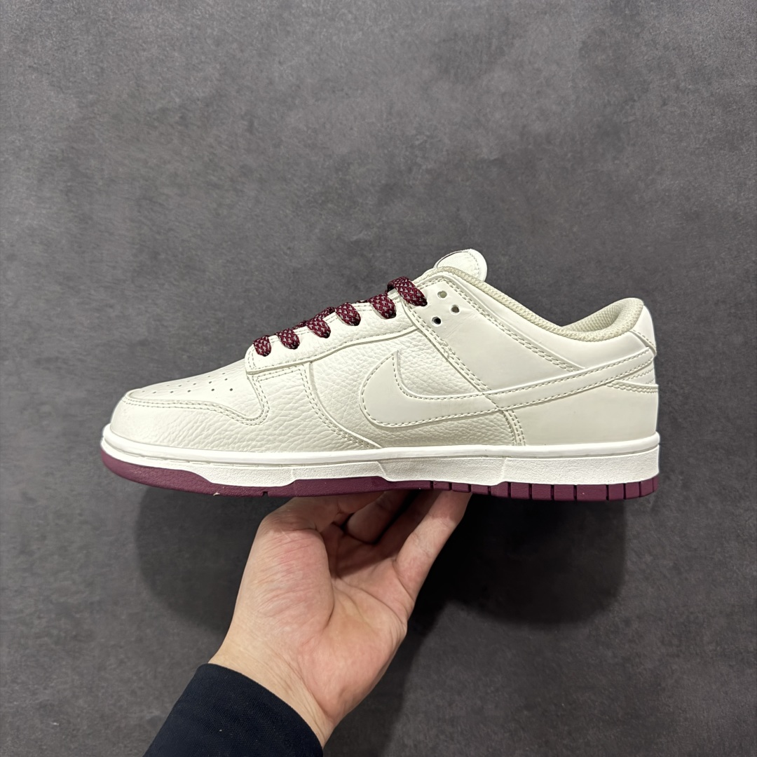 【定制版】Nike SB Dunk Low 联名三勾 米酒红 配色低帮休闲运动滑板板鞋 3M反光 NK5639-322