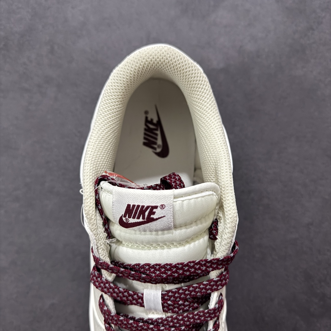 【定制版】Nike SB Dunk Low 联名三勾 米酒红 配色低帮休闲运动滑板板鞋 3M反光 NK5639-322