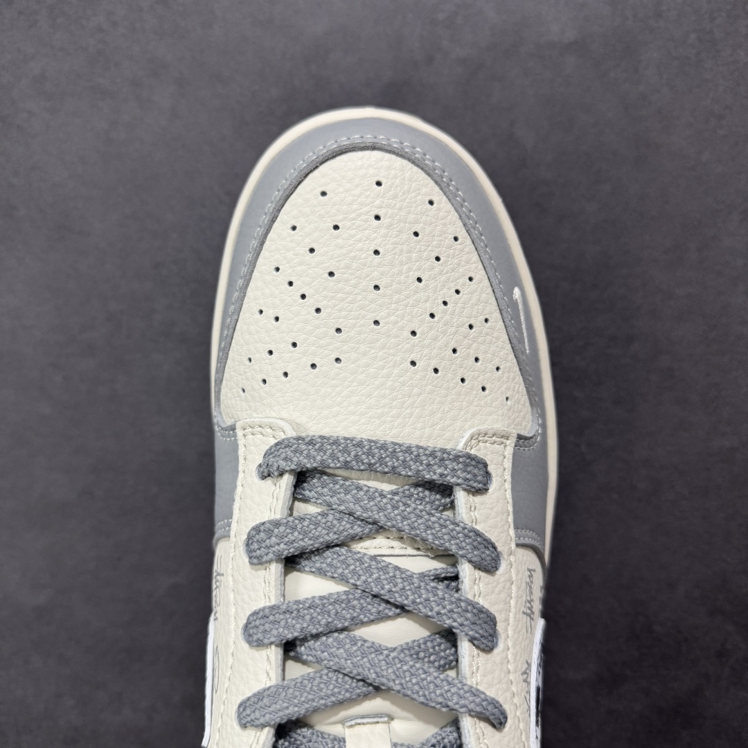【定制版】Nike SB Dunk Low 斯图西联名 亮灰涂鸦 周年高端定制 低帮休闲板鞋 XS6089-588