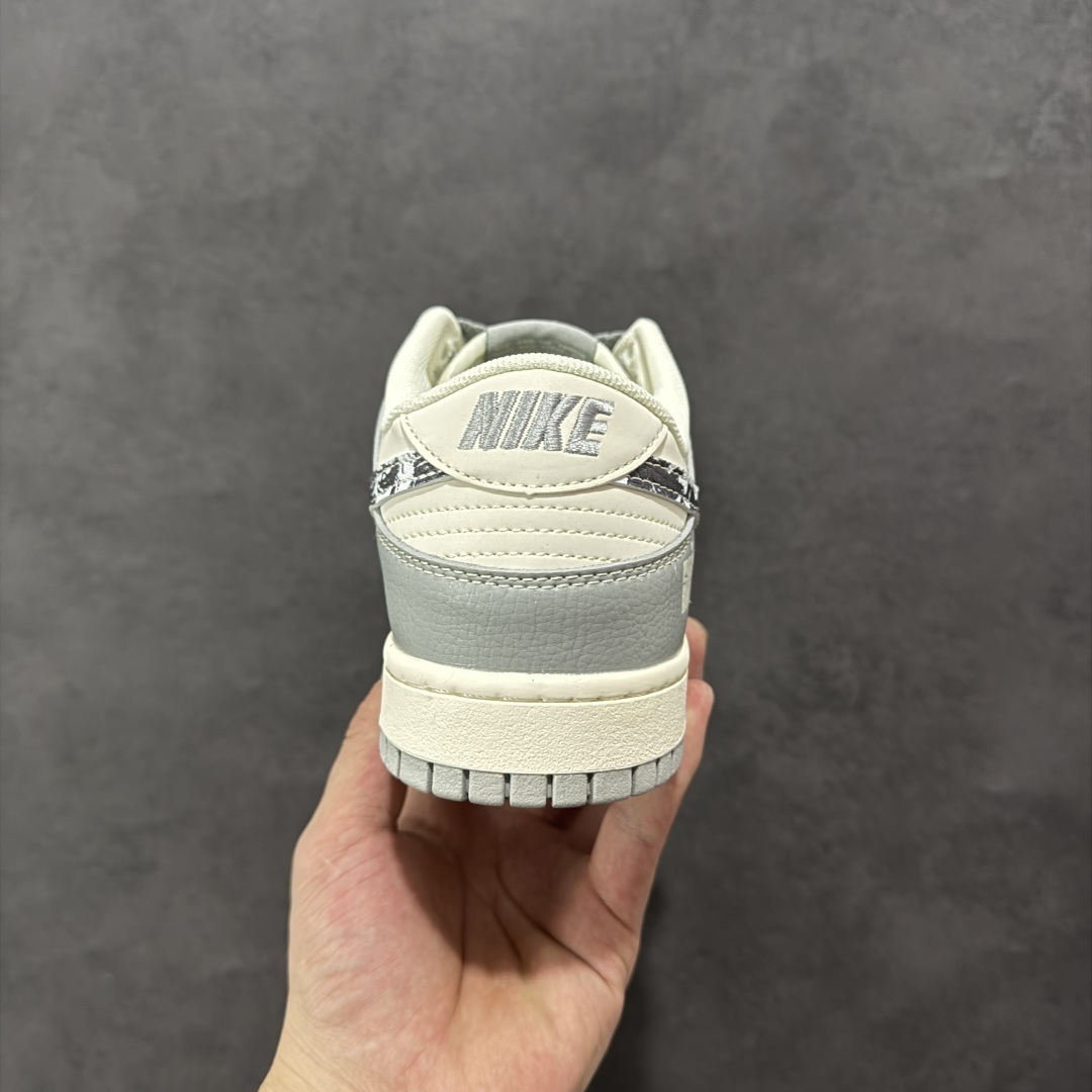 【定制版】Nike SB Dunk Low 斯图西联名 亮灰涂鸦 周年高端定制 低帮休闲板鞋 XS6089-588