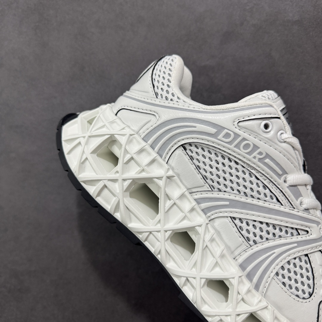 图片[6]-【广东纯原版本】Dior迪奥B35最新款老爹运动鞋 秋季新品，以时髦复古风格丰富经典系列。精心制作，可全年与休闲造型搭配 顺应复古市场的趋势的 Dad Shoes风格鞋款鞋舌上的Dior标志 也注明了这双鞋是运用了质感细腻的皮革和网眼布面材质拼接成鞋身，鞋身两侧有显眼的字母CD 表明身份，鞋身多处线条勾勒细节 让鞋子看起来不那么单调、复古立体感十足！配送专柜精美包装 面料：原版定制牛皮 内里：进口透气网里 鞋底：开模防滑大底 尺码： 39-46-选品中心