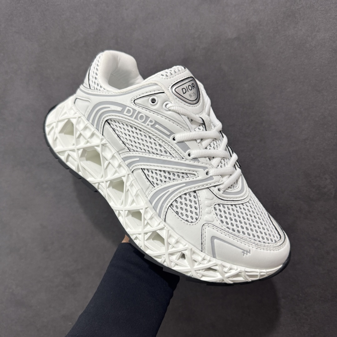 图片[3]-【广东纯原版本】Dior迪奥B35最新款老爹运动鞋 秋季新品，以时髦复古风格丰富经典系列。精心制作，可全年与休闲造型搭配 顺应复古市场的趋势的 Dad Shoes风格鞋款鞋舌上的Dior标志 也注明了这双鞋是运用了质感细腻的皮革和网眼布面材质拼接成鞋身，鞋身两侧有显眼的字母CD 表明身份，鞋身多处线条勾勒细节 让鞋子看起来不那么单调、复古立体感十足！配送专柜精美包装 面料：原版定制牛皮 内里：进口透气网里 鞋底：开模防滑大底 尺码： 39-46-选品中心