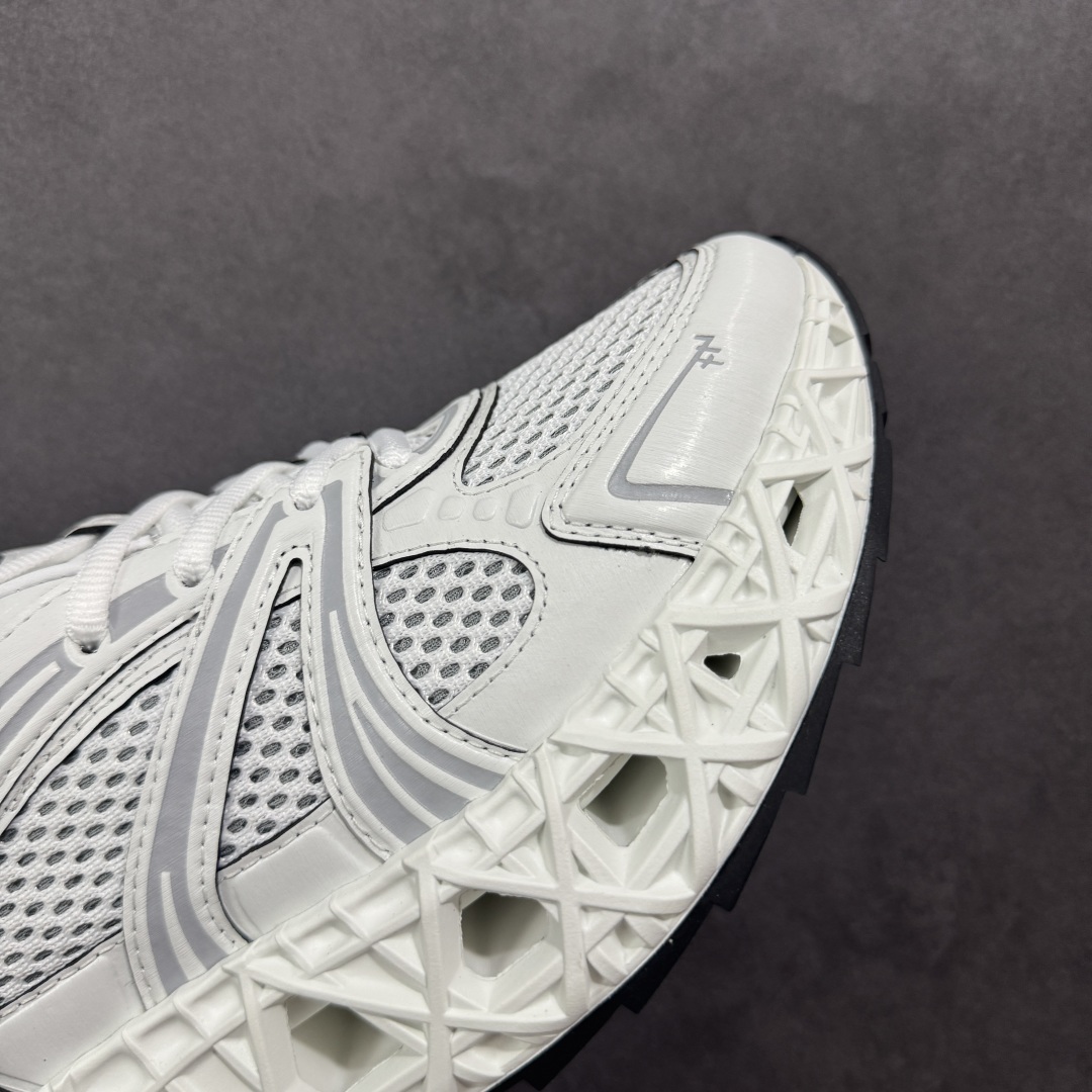 图片[5]-【广东纯原版本】Dior迪奥B35最新款老爹运动鞋 秋季新品，以时髦复古风格丰富经典系列。精心制作，可全年与休闲造型搭配 顺应复古市场的趋势的 Dad Shoes风格鞋款鞋舌上的Dior标志 也注明了这双鞋是运用了质感细腻的皮革和网眼布面材质拼接成鞋身，鞋身两侧有显眼的字母CD 表明身份，鞋身多处线条勾勒细节 让鞋子看起来不那么单调、复古立体感十足！配送专柜精美包装 面料：原版定制牛皮 内里：进口透气网里 鞋底：开模防滑大底 尺码： 39-46-选品中心