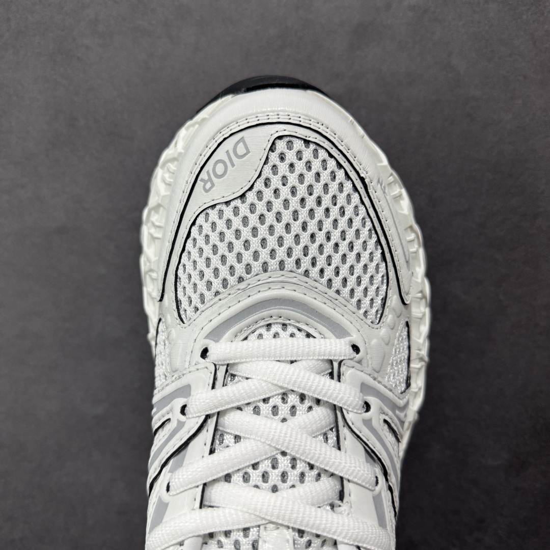 图片[8]-【广东纯原版本】Dior迪奥B35最新款老爹运动鞋 秋季新品，以时髦复古风格丰富经典系列。精心制作，可全年与休闲造型搭配 顺应复古市场的趋势的 Dad Shoes风格鞋款鞋舌上的Dior标志 也注明了这双鞋是运用了质感细腻的皮革和网眼布面材质拼接成鞋身，鞋身两侧有显眼的字母CD 表明身份，鞋身多处线条勾勒细节 让鞋子看起来不那么单调、复古立体感十足！配送专柜精美包装 面料：原版定制牛皮 内里：进口透气网里 鞋底：开模防滑大底 尺码： 39-46-选品中心