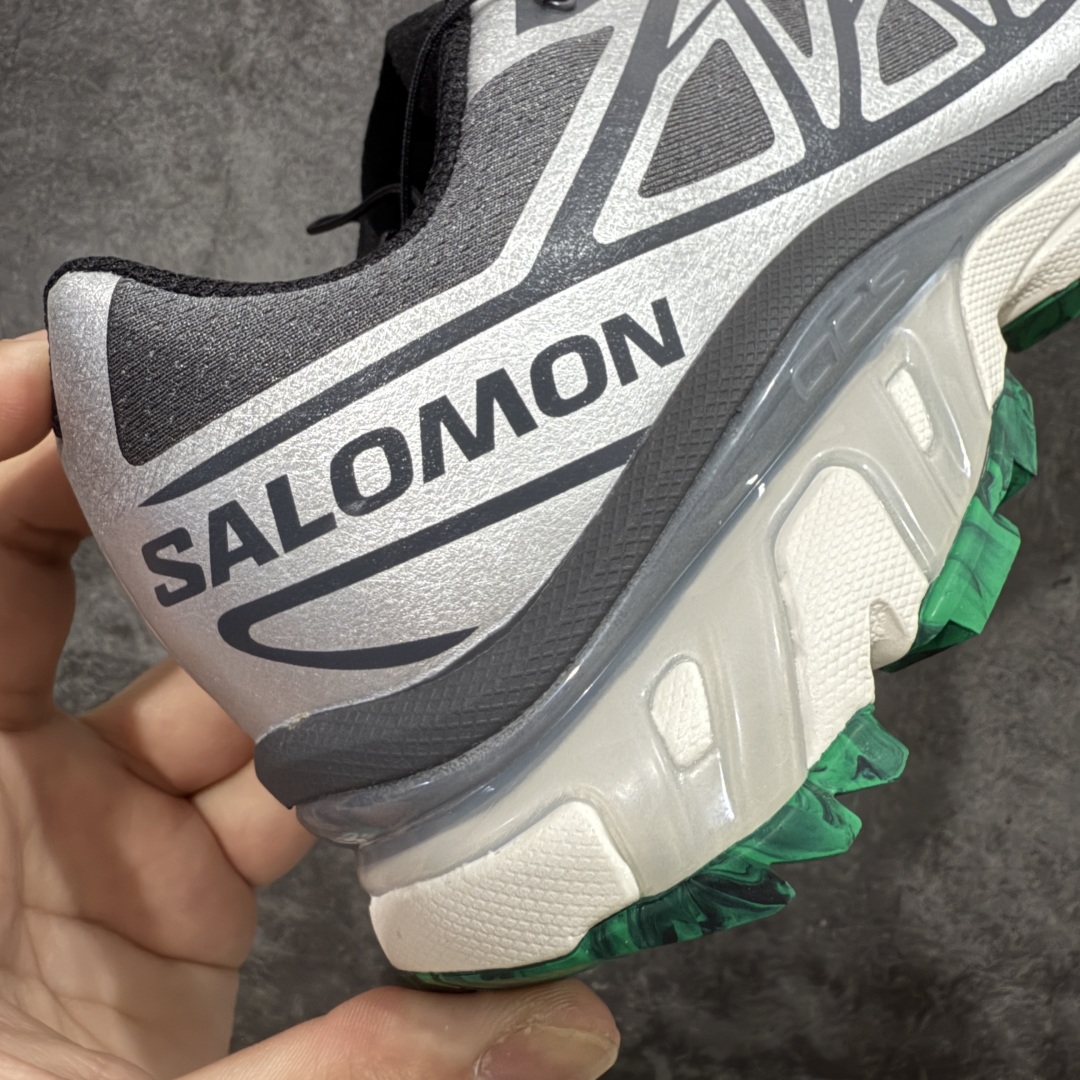 图片[2]-【巅峰升级版】 Salomon XT-6 x End 联名 萨洛蒙复古潮流户外机能登山跑鞋 黑灰绿 145464 纯原外贸平台特供订单 耗时半年巨作 全套原纸板楦头开发 原厂特供网布配套加持 确保原汁原味 完美呈现版型 原档数据独家私模五层组合大底 原装Ortholite轻量化鞋垫 中底布带钢印编号 原厂TPU锁扣 进口港宝加持 后跟自然饱满 还原公司包裹性 鞋面以“锯齿”状的包裹系统呈现 在基色底之下加入了各种色点缀 将公司的最新技术和时尚前卫的造型融入耐用的长跑款式中 鞋面由 TPU 薄膜制成 并焊接在高耐磨网眼上 使其既时尚又坚固 由 ACS底盘支撑 可增强稳定性和支撑力 以及由橡胶凸耳 Contragrip外底覆盖的 EVA 缓冲中底 旨在应对崎岖的地形 鞋舌上的彩色Salomon 标签、Quicklace 系统以及鞋头、鞋舌和鞋跟上的附加品牌使细节更加完美 让穿着者可以轻松驾驭户外与通勤下的任何运动生活场景 无缝鞋身户外随意纵横 颜值与脚感兼备 出街通勤 绝对非常吸睛 你值得拥有 尺码：36 36.5 37.5 38 38.5 39 40 40.5 41 42 42.5 43 44 44.5 45 46 46.5-选品中心