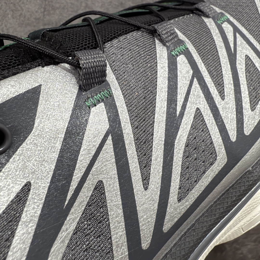 图片[3]-【巅峰升级版】 Salomon XT-6 x End 联名 萨洛蒙复古潮流户外机能登山跑鞋 黑灰绿 145464 纯原外贸平台特供订单 耗时半年巨作 全套原纸板楦头开发 原厂特供网布配套加持 确保原汁原味 完美呈现版型 原档数据独家私模五层组合大底 原装Ortholite轻量化鞋垫 中底布带钢印编号 原厂TPU锁扣 进口港宝加持 后跟自然饱满 还原公司包裹性 鞋面以“锯齿”状的包裹系统呈现 在基色底之下加入了各种色点缀 将公司的最新技术和时尚前卫的造型融入耐用的长跑款式中 鞋面由 TPU 薄膜制成 并焊接在高耐磨网眼上 使其既时尚又坚固 由 ACS底盘支撑 可增强稳定性和支撑力 以及由橡胶凸耳 Contragrip外底覆盖的 EVA 缓冲中底 旨在应对崎岖的地形 鞋舌上的彩色Salomon 标签、Quicklace 系统以及鞋头、鞋舌和鞋跟上的附加品牌使细节更加完美 让穿着者可以轻松驾驭户外与通勤下的任何运动生活场景 无缝鞋身户外随意纵横 颜值与脚感兼备 出街通勤 绝对非常吸睛 你值得拥有 尺码：36 36.5 37.5 38 38.5 39 40 40.5 41 42 42.5 43 44 44.5 45 46 46.5-选品中心