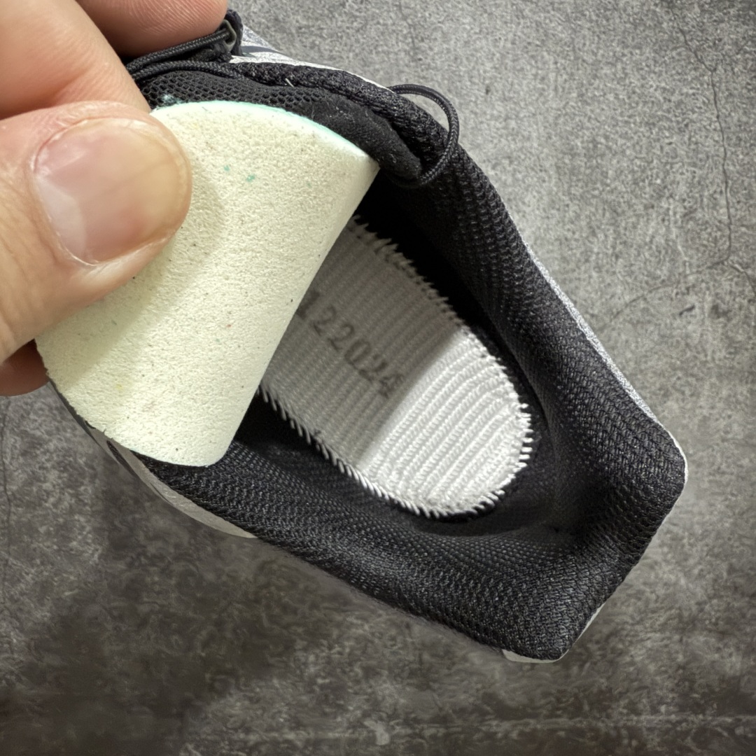 图片[8]-【巅峰升级版】 Salomon XT-6 x End 联名 萨洛蒙复古潮流户外机能登山跑鞋 黑灰绿 145464 纯原外贸平台特供订单 耗时半年巨作 全套原纸板楦头开发 原厂特供网布配套加持 确保原汁原味 完美呈现版型 原档数据独家私模五层组合大底 原装Ortholite轻量化鞋垫 中底布带钢印编号 原厂TPU锁扣 进口港宝加持 后跟自然饱满 还原公司包裹性 鞋面以“锯齿”状的包裹系统呈现 在基色底之下加入了各种色点缀 将公司的最新技术和时尚前卫的造型融入耐用的长跑款式中 鞋面由 TPU 薄膜制成 并焊接在高耐磨网眼上 使其既时尚又坚固 由 ACS底盘支撑 可增强稳定性和支撑力 以及由橡胶凸耳 Contragrip外底覆盖的 EVA 缓冲中底 旨在应对崎岖的地形 鞋舌上的彩色Salomon 标签、Quicklace 系统以及鞋头、鞋舌和鞋跟上的附加品牌使细节更加完美 让穿着者可以轻松驾驭户外与通勤下的任何运动生活场景 无缝鞋身户外随意纵横 颜值与脚感兼备 出街通勤 绝对非常吸睛 你值得拥有 尺码：36 36.5 37.5 38 38.5 39 40 40.5 41 42 42.5 43 44 44.5 45 46 46.5-选品中心