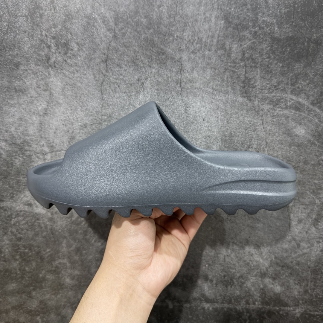 
【X版纯原】YEEZY SLIDE 石板灰 ID2350
椰子拖鞋 同源公司EVA粒子环保塑料 
原厂