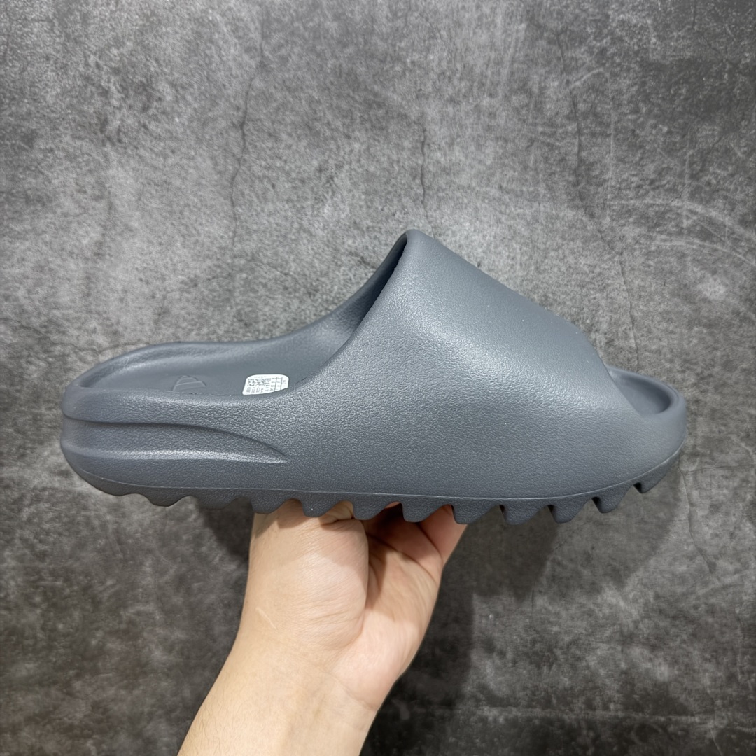 
【X版纯原】YEEZY SLIDE 石板灰 ID2350
椰子拖鞋 同源公司EVA粒子环保塑料 
原厂