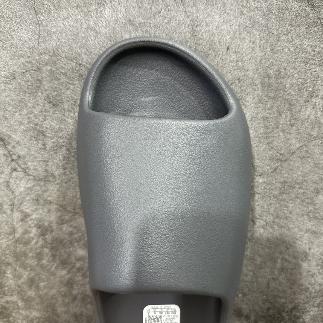 
【X版纯原】YEEZY SLIDE 石板灰 ID2350
椰子拖鞋 同源公司EVA粒子环保塑料 
原厂