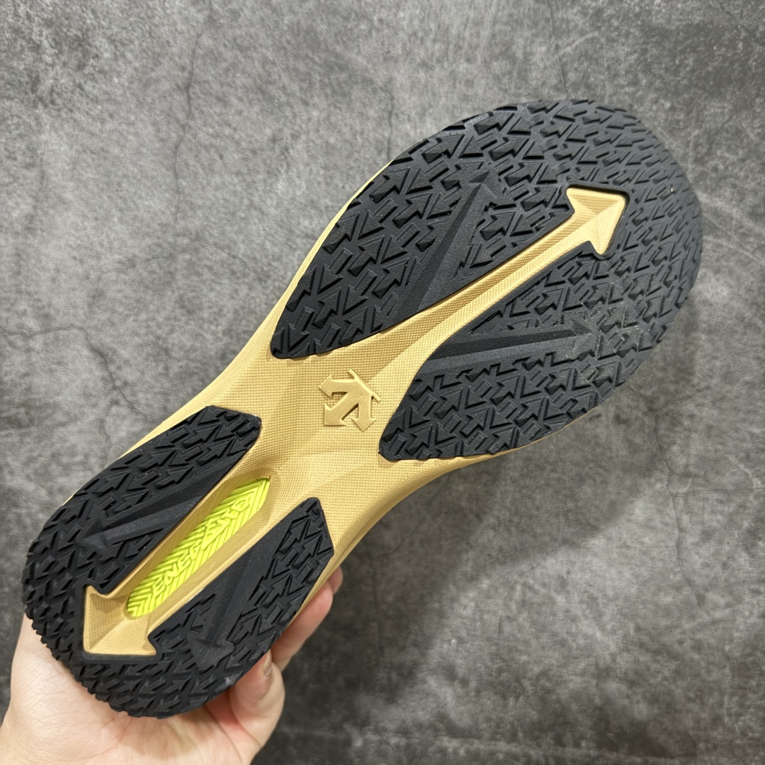 
【莞产纯原】DESCENTE BOA 迪桑特 运动慢跑鞋 透气针织鞋面搭配BOA螺丝系带系统，带来舒适
