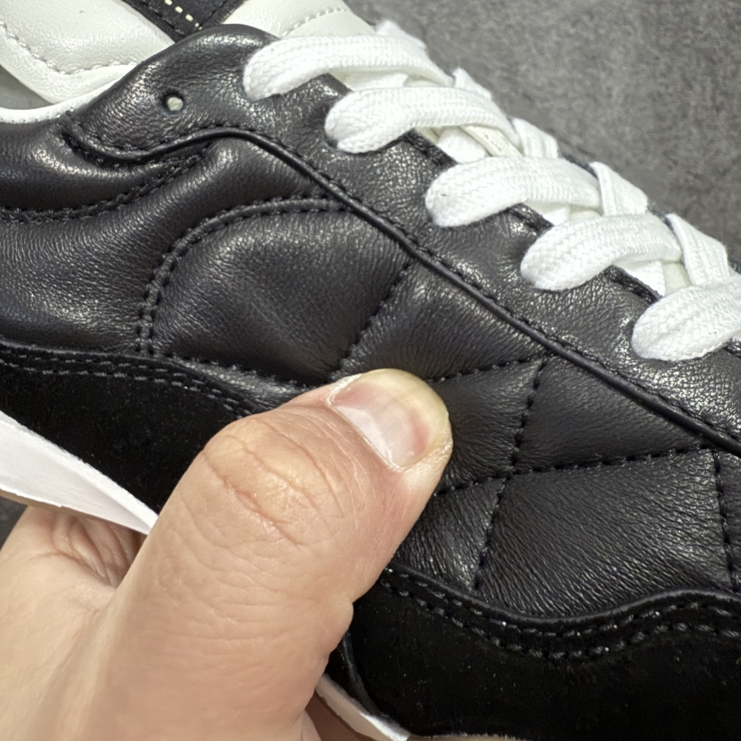 图片[3]-【顶级外贸版】CHANEL/香奈儿 东莞大厂工艺 2024新款小香风麂皮圆头熊猫菱格 官方最新花纹礼盒顶级包装官方同步 Chanel 香奈儿最新菱格小球鞋 四季百搭 coco女孩必入 隐藏款网球鞋 秀气高级好看 非常舒适！ 鞋面原版定制胎牛油皮 牛反绒 原版进口透气绒布 小羊皮内里 原版开模碎钉钉橡胶 原厂TPU组合大底 尺码：35 36 37 38 39 40 41 42 43 44 45 46 47-选品中心