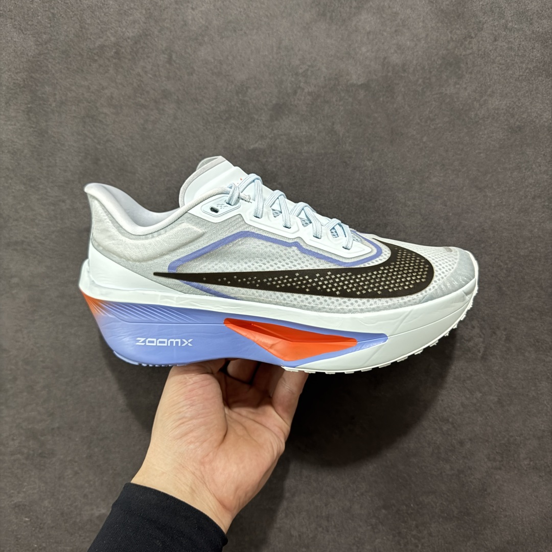 【公司级】NK ZoomX Invincible Run Flyknit 6 轻量跑鞋 飞织低帮休闲运动慢跑鞋 厚底增高 老爹鞋 此鞋专为短跑运动员而生 是为 5 至 10 公里距离的赛事和训练打造 整体设计采用流线型的轻质工程网眼材质构成鞋面 并与其他 Running 旗舰鞋款同样搭载全脚掌 ZoomX 缓冲中底 搭配 Pebax 物料与橡胶外底 ZoomX StreakFly 首发配色以Prototype呈现 其灵感是来自开发期间的磨损测试 透过编号的标记与内侧的预期跑步距离突出研发过程 货号: HJ7038-100 尺码:36 36.5 37.5 38 38.5 39 40 40.5 41 42 42.5 43 44 45-选品中心