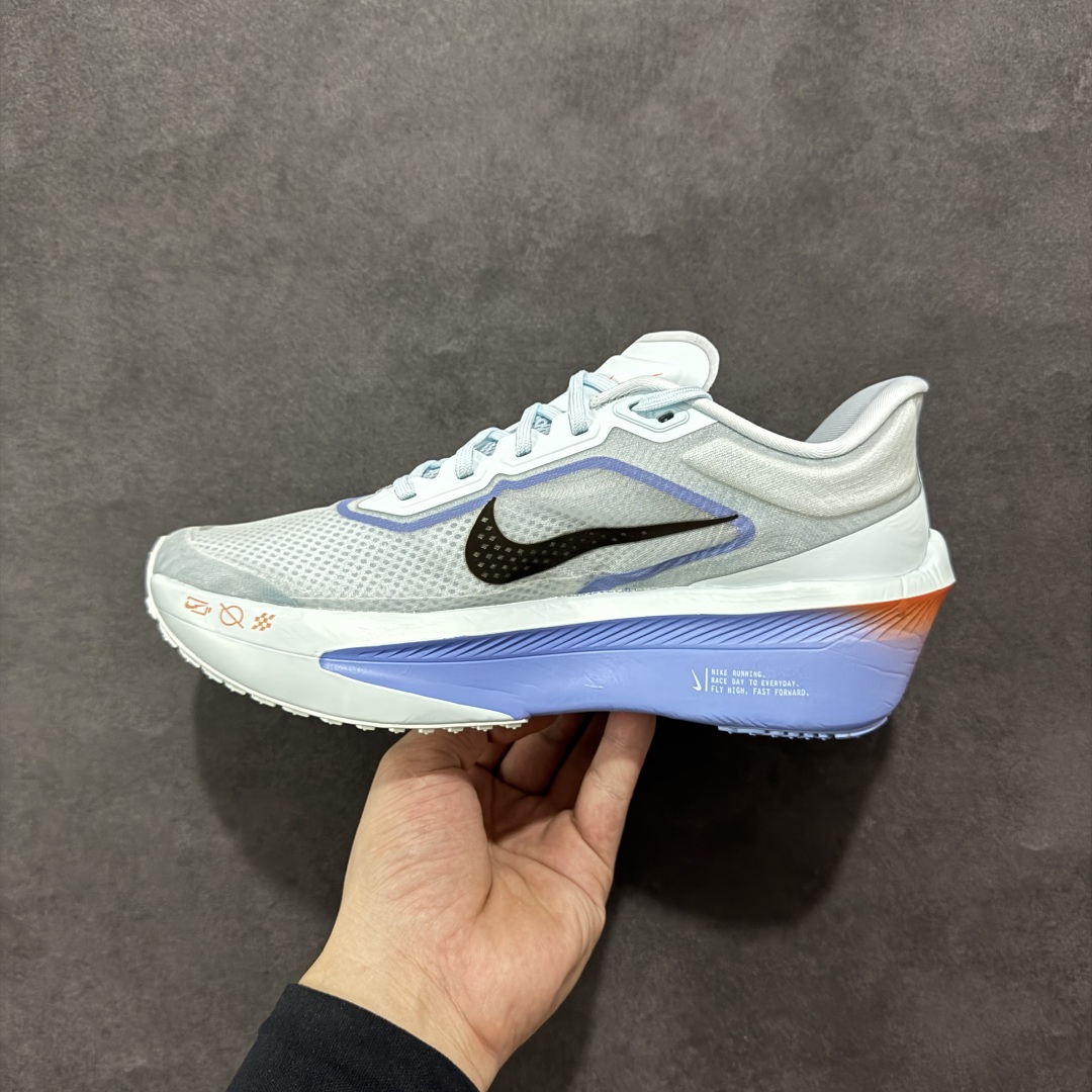 图片[2]-【公司级】NK ZoomX Invincible Run Flyknit 6 轻量跑鞋 飞织低帮休闲运动慢跑鞋 厚底增高 老爹鞋 此鞋专为短跑运动员而生 是为 5 至 10 公里距离的赛事和训练打造 整体设计采用流线型的轻质工程网眼材质构成鞋面 并与其他 Running 旗舰鞋款同样搭载全脚掌 ZoomX 缓冲中底 搭配 Pebax 物料与橡胶外底 ZoomX StreakFly 首发配色以Prototype呈现 其灵感是来自开发期间的磨损测试 透过编号的标记与内侧的预期跑步距离突出研发过程 货号： HJ7038-100 尺码：36 36.5 37.5 38 38.5 39 40 40.5 41 42 42.5 43 44 45-选品中心