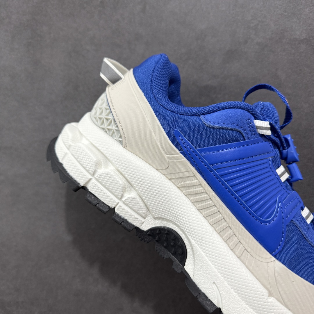 图片[6]-【PE版本】NK Zoom Vomero 5 Roam 佛莫罗5代徒步版系列经典复古增高厚底休闲运动慢跑鞋 FV2295-400 Vomero Roam「漫游鞋」舒适性典范 工学拒水鞋面+ Air Zoom缓震配置无惧雨水 不受天气左右 助你灵活迈步 再加上厚实衬里和橡胶挡泥片 有效御寒不厚重 雨天照样利落出街 中性色调搭配简洁织物 打造百搭属性低调出街or高调亮相 都看你的男女同款不同色 轻松get多元风格 尺码：36 36.5 37.5 38 38.5 39 40 40.5 41 42 42.5 43 44 44.5 45-选品中心