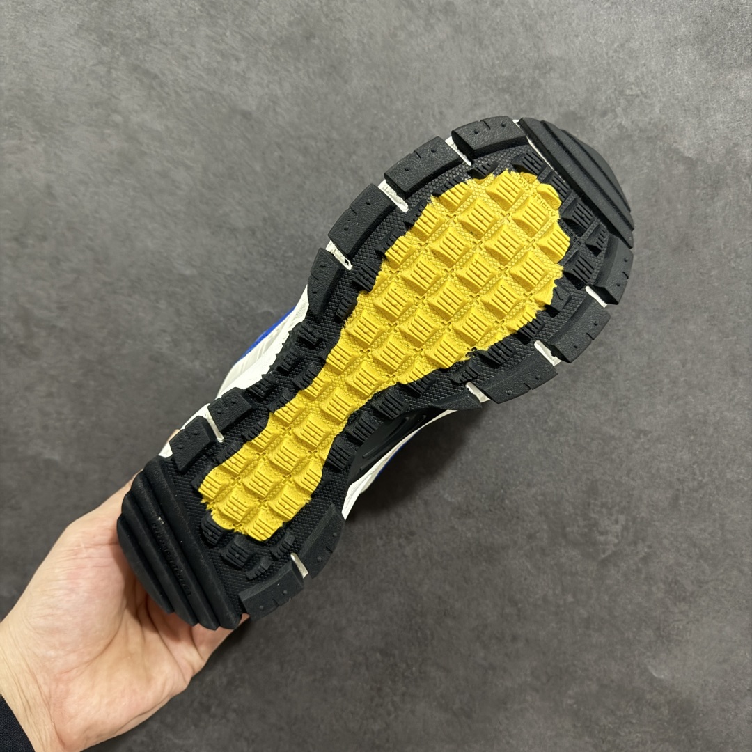 图片[9]-【PE版本】NK Zoom Vomero 5 Roam 佛莫罗5代徒步版系列经典复古增高厚底休闲运动慢跑鞋 FV2295-400 Vomero Roam「漫游鞋」舒适性典范 工学拒水鞋面+ Air Zoom缓震配置无惧雨水 不受天气左右 助你灵活迈步 再加上厚实衬里和橡胶挡泥片 有效御寒不厚重 雨天照样利落出街 中性色调搭配简洁织物 打造百搭属性低调出街or高调亮相 都看你的男女同款不同色 轻松get多元风格 尺码：36 36.5 37.5 38 38.5 39 40 40.5 41 42 42.5 43 44 44.5 45-选品中心