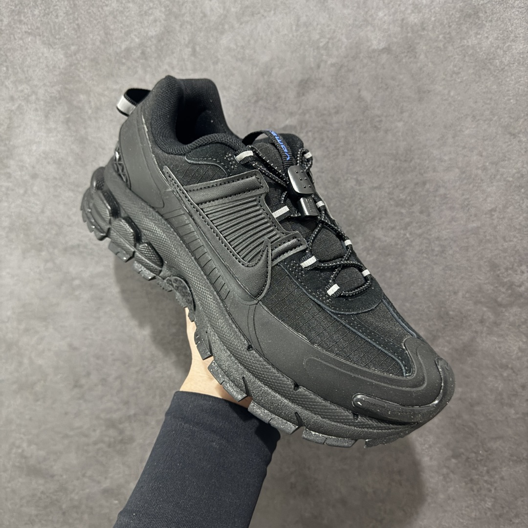 图片[3]-【PE版本】NK Zoom Vomero 5 Roam 佛莫罗5代徒步版系列经典复古增高厚底休闲运动慢跑鞋 FV2295-002 Vomero Roam「漫游鞋」舒适性典范 工学拒水鞋面+ Air Zoom缓震配置无惧雨水 不受天气左右 助你灵活迈步 再加上厚实衬里和橡胶挡泥片 有效御寒不厚重 雨天照样利落出街 中性色调搭配简洁织物 打造百搭属性低调出街or高调亮相 都看你的男女同款不同色 轻松get多元风格 尺码：36 36.5 37.5 38 38.5 39 40 40.5 41 42 42.5 43 44 44.5 45-选品中心