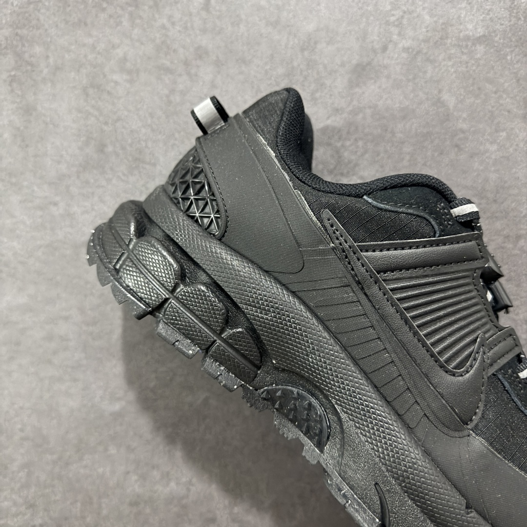 图片[6]-【PE版本】NK Zoom Vomero 5 Roam 佛莫罗5代徒步版系列经典复古增高厚底休闲运动慢跑鞋 FV2295-002 Vomero Roam「漫游鞋」舒适性典范 工学拒水鞋面+ Air Zoom缓震配置无惧雨水 不受天气左右 助你灵活迈步 再加上厚实衬里和橡胶挡泥片 有效御寒不厚重 雨天照样利落出街 中性色调搭配简洁织物 打造百搭属性低调出街or高调亮相 都看你的男女同款不同色 轻松get多元风格 尺码：36 36.5 37.5 38 38.5 39 40 40.5 41 42 42.5 43 44 44.5 45-选品中心