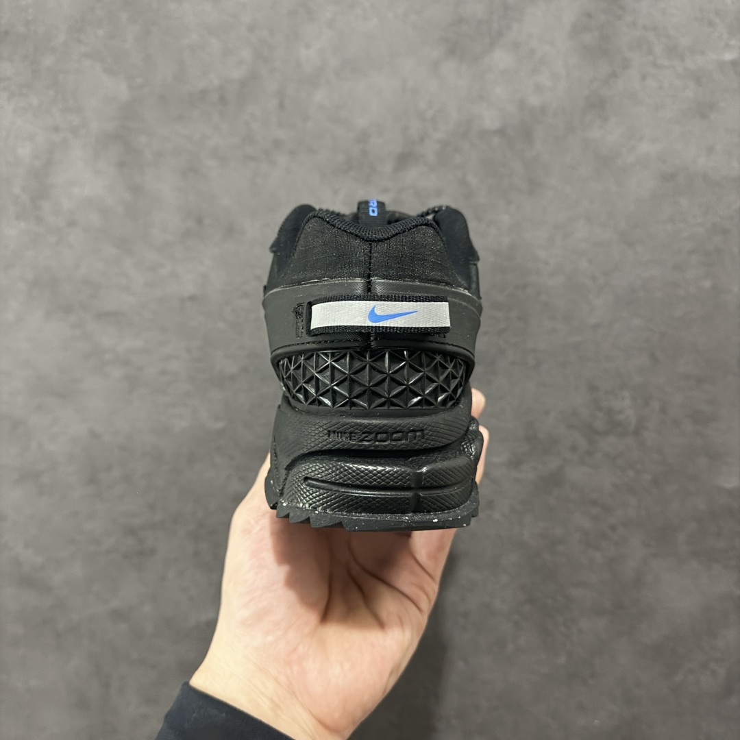 图片[4]-【PE版本】NK Zoom Vomero 5 Roam 佛莫罗5代徒步版系列经典复古增高厚底休闲运动慢跑鞋 FV2295-002 Vomero Roam「漫游鞋」舒适性典范 工学拒水鞋面+ Air Zoom缓震配置无惧雨水 不受天气左右 助你灵活迈步 再加上厚实衬里和橡胶挡泥片 有效御寒不厚重 雨天照样利落出街 中性色调搭配简洁织物 打造百搭属性低调出街or高调亮相 都看你的男女同款不同色 轻松get多元风格 尺码：36 36.5 37.5 38 38.5 39 40 40.5 41 42 42.5 43 44 44.5 45-选品中心