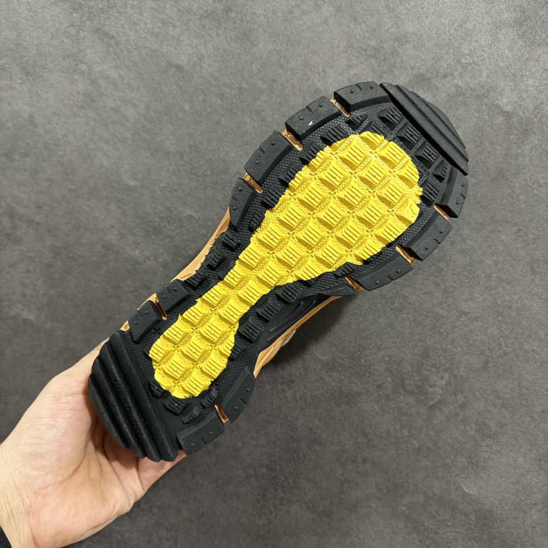 图片[9]-【PE版本】NK Zoom Vomero 5 Roam 佛莫罗5代徒步版系列经典复古增高厚底休闲运动慢跑鞋 HQ2181-200 Vomero Roam「漫游鞋」舒适性典范 工学拒水鞋面+ Air Zoom缓震配置无惧雨水 不受天气左右 助你灵活迈步 再加上厚实衬里和橡胶挡泥片 有效御寒不厚重 雨天照样利落出街 中性色调搭配简洁织物 打造百搭属性低调出街or高调亮相 都看你的男女同款不同色 轻松get多元风格 尺码：36 36.5 37.5 38 38.5 39 40 40.5 41 42 42.5 43 44 44.5 45-选品中心