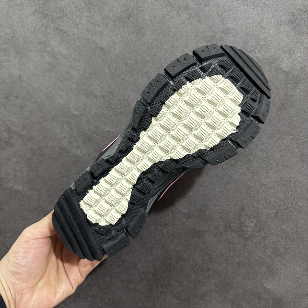 图片[9]-【PE版本】NK Zoom Vomero 5 Roam 佛莫罗5代徒步版系列经典复古增高厚底休闲运动慢跑鞋 HQ2181-003 Vomero Roam「漫游鞋」舒适性典范 工学拒水鞋面+ Air Zoom缓震配置无惧雨水 不受天气左右 助你灵活迈步 再加上厚实衬里和橡胶挡泥片 有效御寒不厚重 雨天照样利落出街 中性色调搭配简洁织物 打造百搭属性低调出街or高调亮相 都看你的男女同款不同色 轻松get多元风格 尺码：36 36.5 37.5 38 38.5 39 40 40.5 41 42 42.5 43 44 44.5 45-选品中心