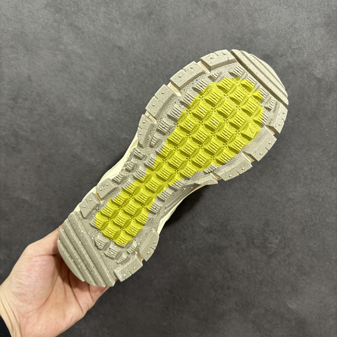 图片[9]-【PE版本】NK Zoom Vomero 5 Roam 佛莫罗5代徒步版系列经典复古增高厚底休闲运动慢跑鞋 HV2295-101 Vomero Roam「漫游鞋」舒适性典范 工学拒水鞋面+ Air Zoom缓震配置无惧雨水 不受天气左右 助你灵活迈步 再加上厚实衬里和橡胶挡泥片 有效御寒不厚重 雨天照样利落出街 中性色调搭配简洁织物 打造百搭属性低调出街or高调亮相 都看你的男女同款不同色 轻松get多元风格 尺码：36 36.5 37.5 38 38.5 39 40 40.5 41 42 42.5 43 44 44.5 45-选品中心