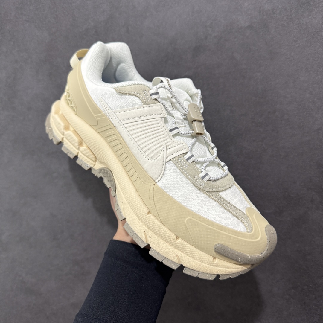 图片[3]-【PE版本】NK Zoom Vomero 5 Roam 佛莫罗5代徒步版系列经典复古增高厚底休闲运动慢跑鞋 HV2295-101 Vomero Roam「漫游鞋」舒适性典范 工学拒水鞋面+ Air Zoom缓震配置无惧雨水 不受天气左右 助你灵活迈步 再加上厚实衬里和橡胶挡泥片 有效御寒不厚重 雨天照样利落出街 中性色调搭配简洁织物 打造百搭属性低调出街or高调亮相 都看你的男女同款不同色 轻松get多元风格 尺码：36 36.5 37.5 38 38.5 39 40 40.5 41 42 42.5 43 44 44.5 45-选品中心