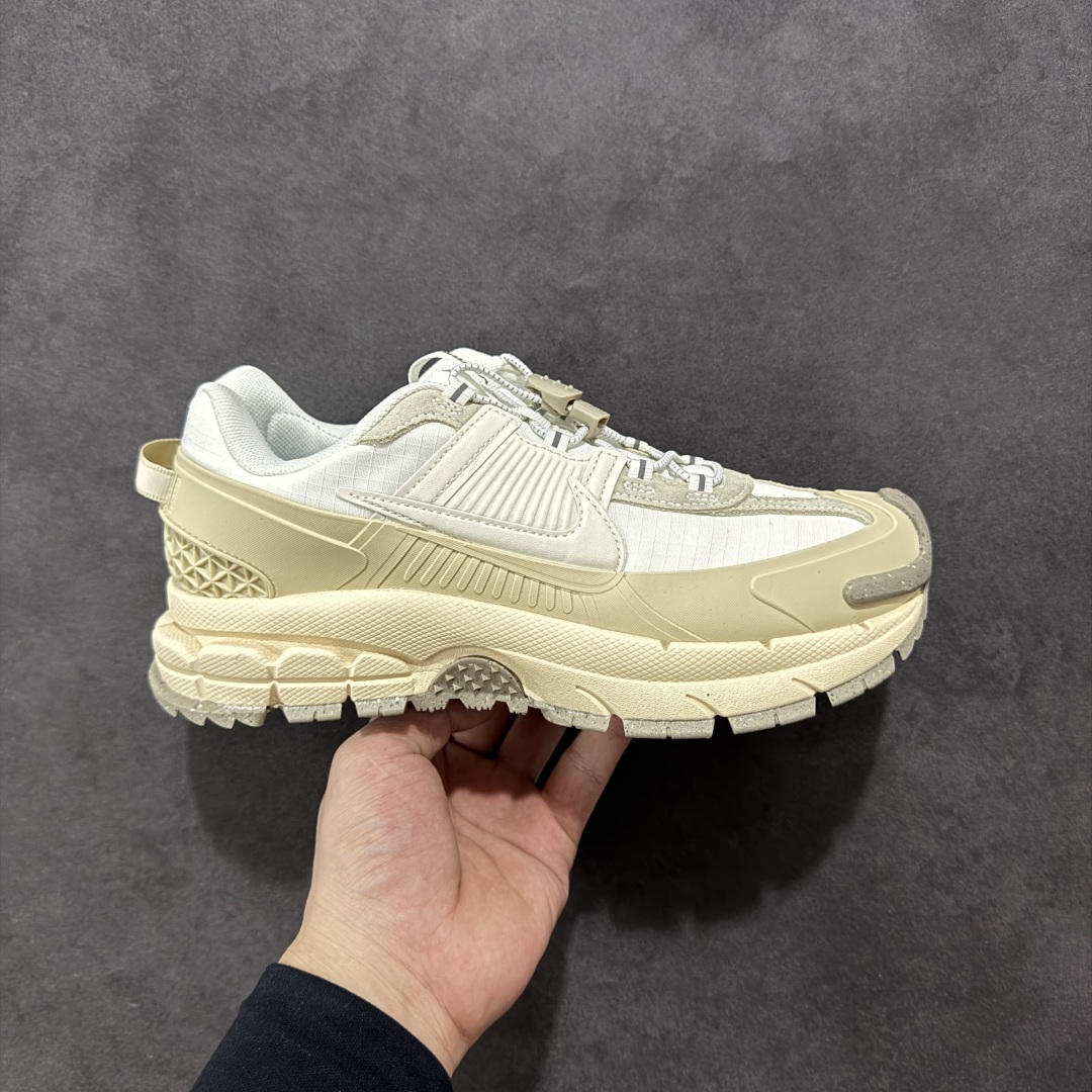 【PE版本】NK Zoom Vomero 5 Roam 佛莫罗5代徒步版系列经典复古增高厚底休闲运动慢跑鞋 HV2295-101 Vomero Roam「漫游鞋」舒适性典范 工学拒水鞋面+ Air Zoom缓震配置无惧雨水 不受天气左右 助你灵活迈步 再加上厚实衬里和橡胶挡泥片 有效御寒不厚重 雨天照样利落出街 中性色调搭配简洁织物 打造百搭属性低调出街or高调亮相 都看你的男女同款不同色 轻松get多元风格 尺码：36 36.5 37.5 38 38.5 39 40 40.5 41 42 42.5 43 44 44.5 45-选品中心