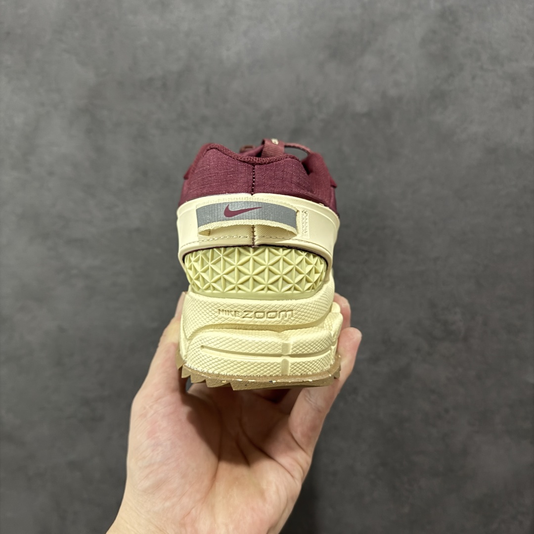 图片[4]-【PE版本】NK Zoom Vomero 5 Roam 佛莫罗5代徒步版系列经典复古增高厚底休闲运动慢跑鞋 HQ2181-700 Vomero Roam「漫游鞋」舒适性典范 工学拒水鞋面+ Air Zoom缓震配置无惧雨水 不受天气左右 助你灵活迈步 再加上厚实衬里和橡胶挡泥片 有效御寒不厚重 雨天照样利落出街 中性色调搭配简洁织物 打造百搭属性低调出街or高调亮相 都看你的男女同款不同色 轻松get多元风格 尺码：36 36.5 37.5 38 38.5 39 40 40.5 41 42 42.5 43 44 44.5 45-选品中心