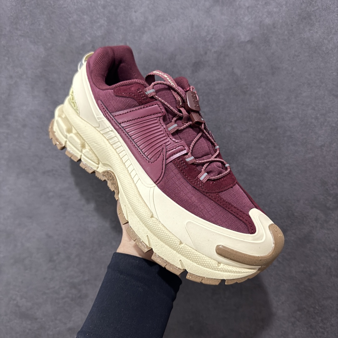 图片[3]-【PE版本】NK Zoom Vomero 5 Roam 佛莫罗5代徒步版系列经典复古增高厚底休闲运动慢跑鞋 HQ2181-700 Vomero Roam「漫游鞋」舒适性典范 工学拒水鞋面+ Air Zoom缓震配置无惧雨水 不受天气左右 助你灵活迈步 再加上厚实衬里和橡胶挡泥片 有效御寒不厚重 雨天照样利落出街 中性色调搭配简洁织物 打造百搭属性低调出街or高调亮相 都看你的男女同款不同色 轻松get多元风格 尺码：36 36.5 37.5 38 38.5 39 40 40.5 41 42 42.5 43 44 44.5 45-选品中心